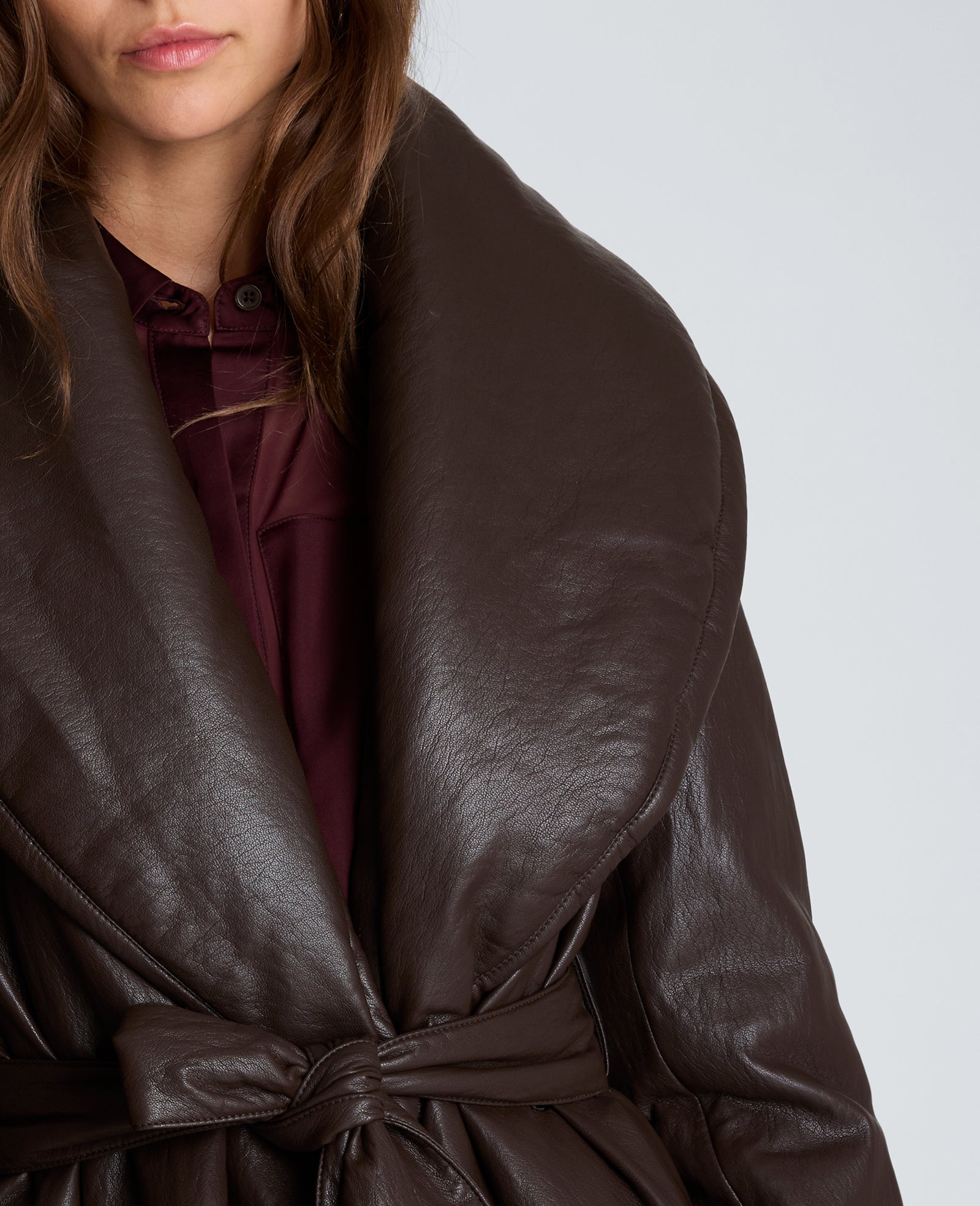 Kenneth Cole Reaction Clothing Faux Leather Belted Robe Coat cappotto Chocolate, oversize