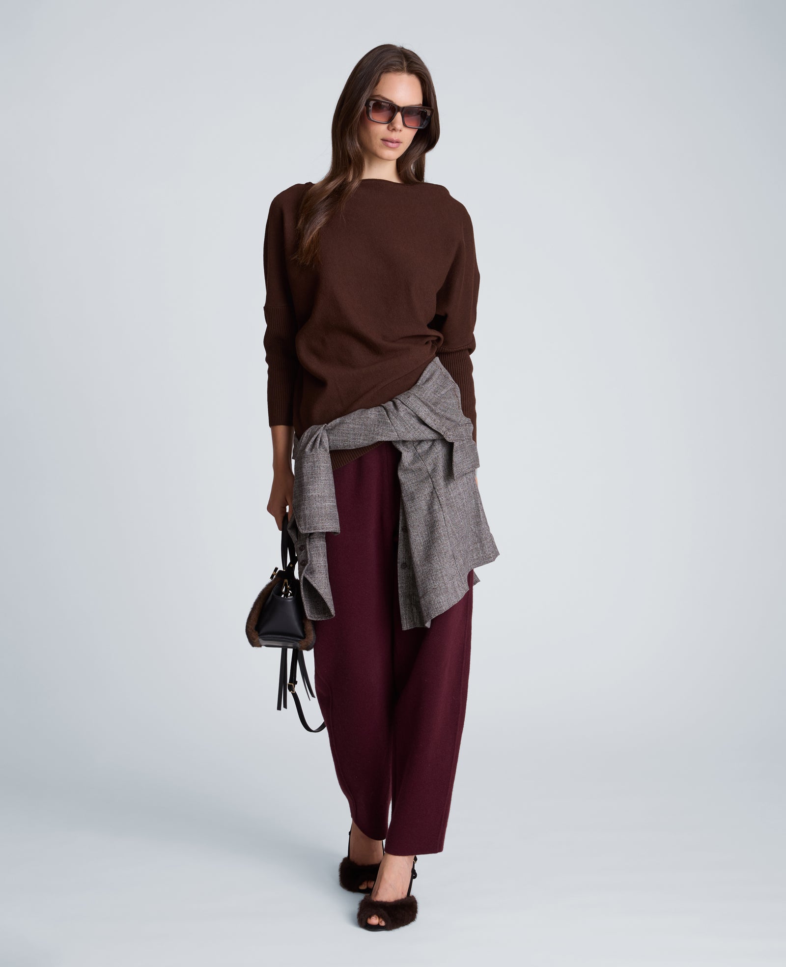 Kenneth Cole Reaction Clothing Asymmetrical Drape Neck Jersey Body Sweater maglione marrone