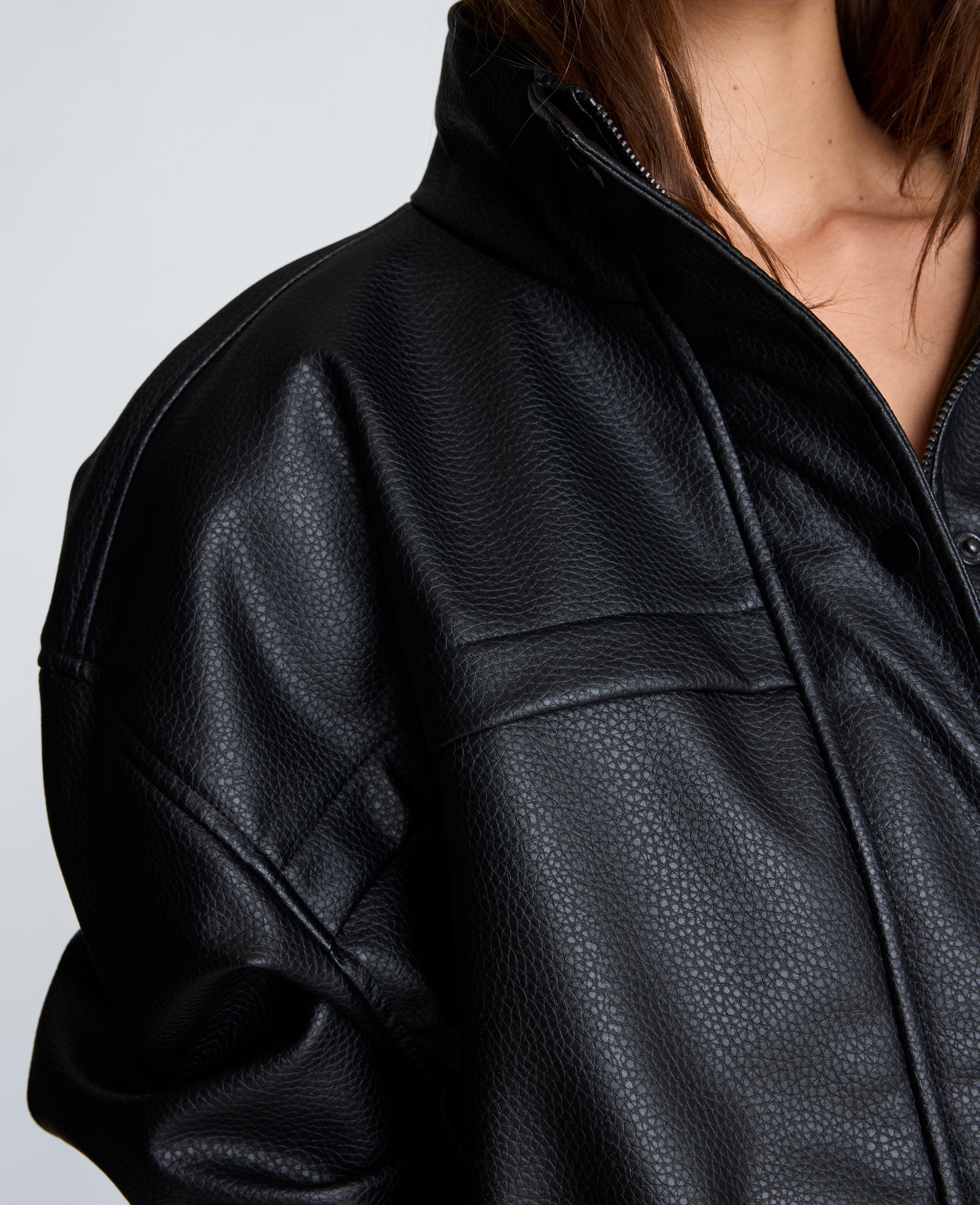 Kenneth Cole Reaction Clothing Cinch Waist Jacket with Flap Pockets giacca nera in similpelle