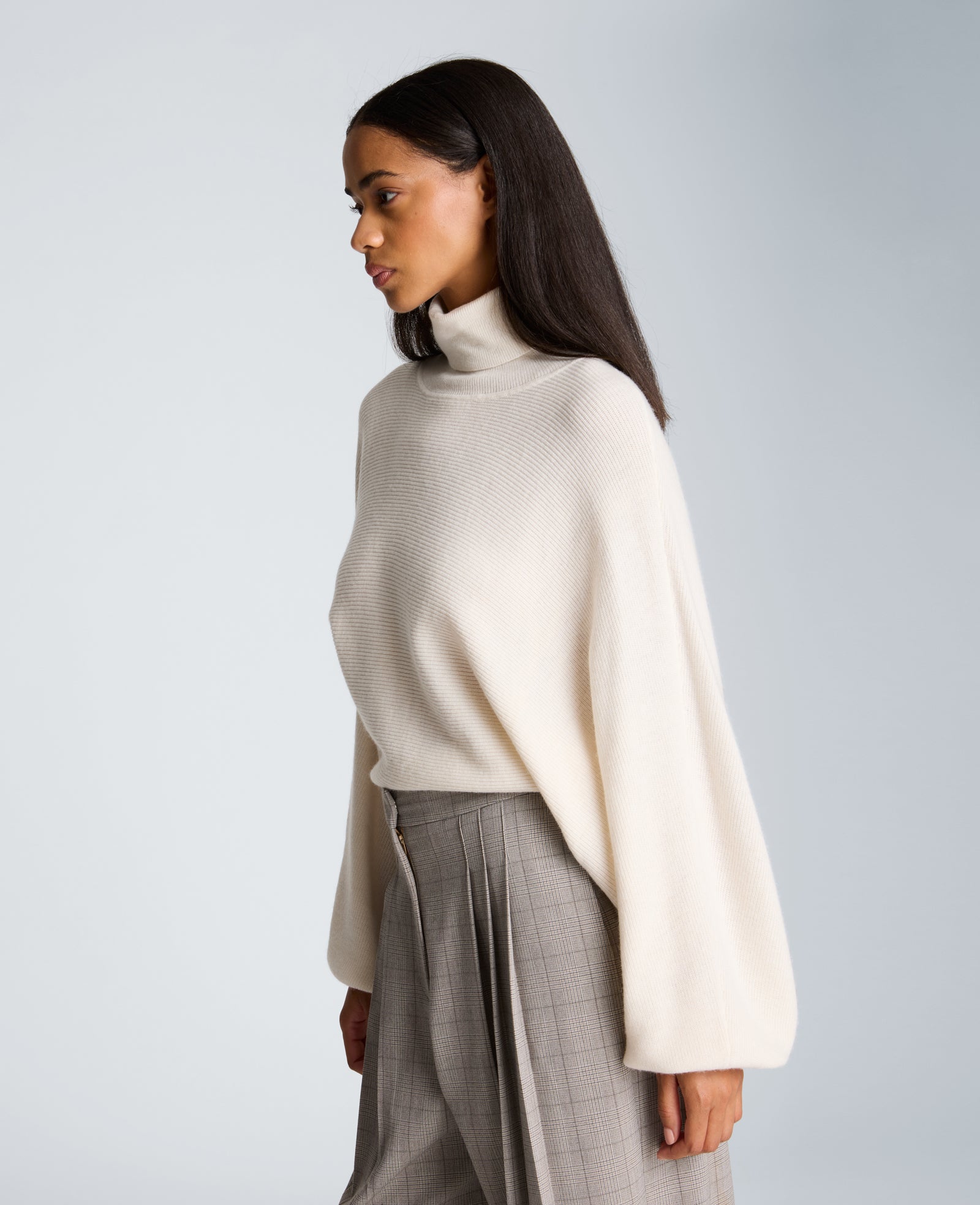Kenneth Cole Reaction Clothing Horizontal Shaker Crop Turtleneck maglia oyster dolcevita corta