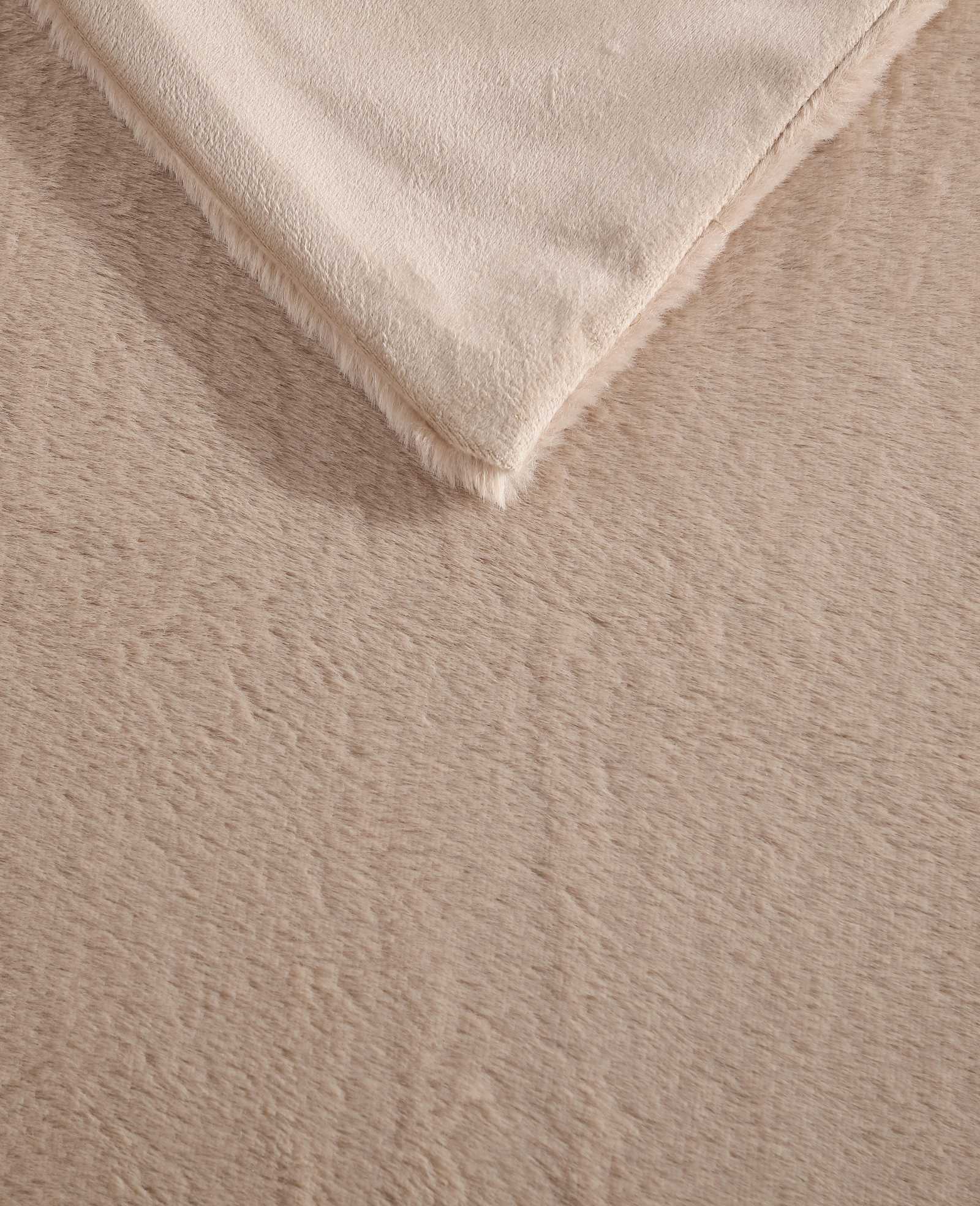 Kenneth Cole Reaction Home & Bedding Faux Fur Solid Throw coperta beige 50 x 70 pollici in pelliccia sintetica