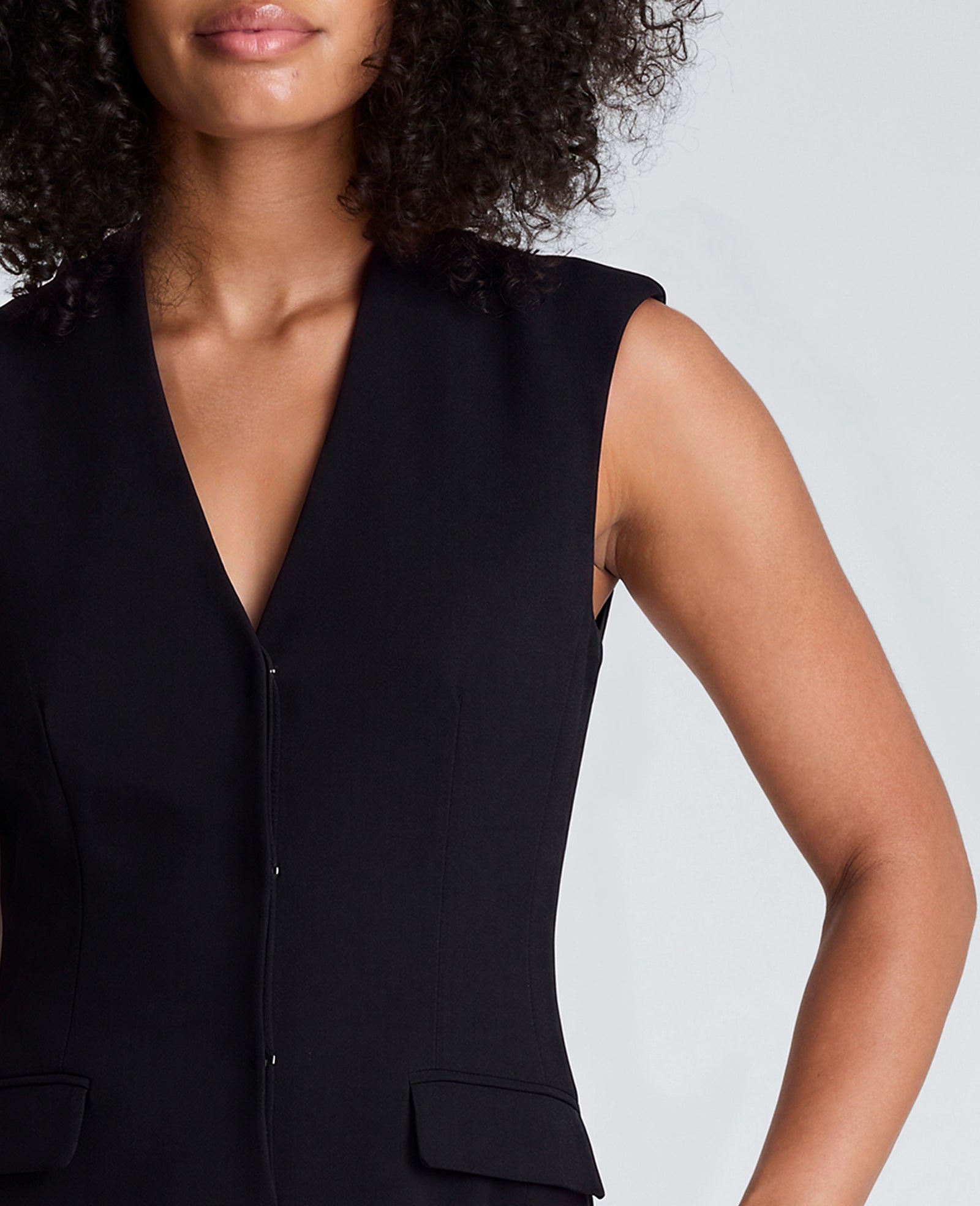 Kenneth Cole Reaction Cap Sleeve Suit Mini Dress with Rhinestones abito nero corto con strass