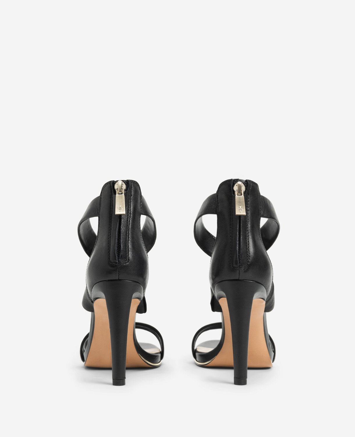Kenneth Cole Reaction Shoes Brooke Cross Strap Heeled Sandal sandali neri in pelle