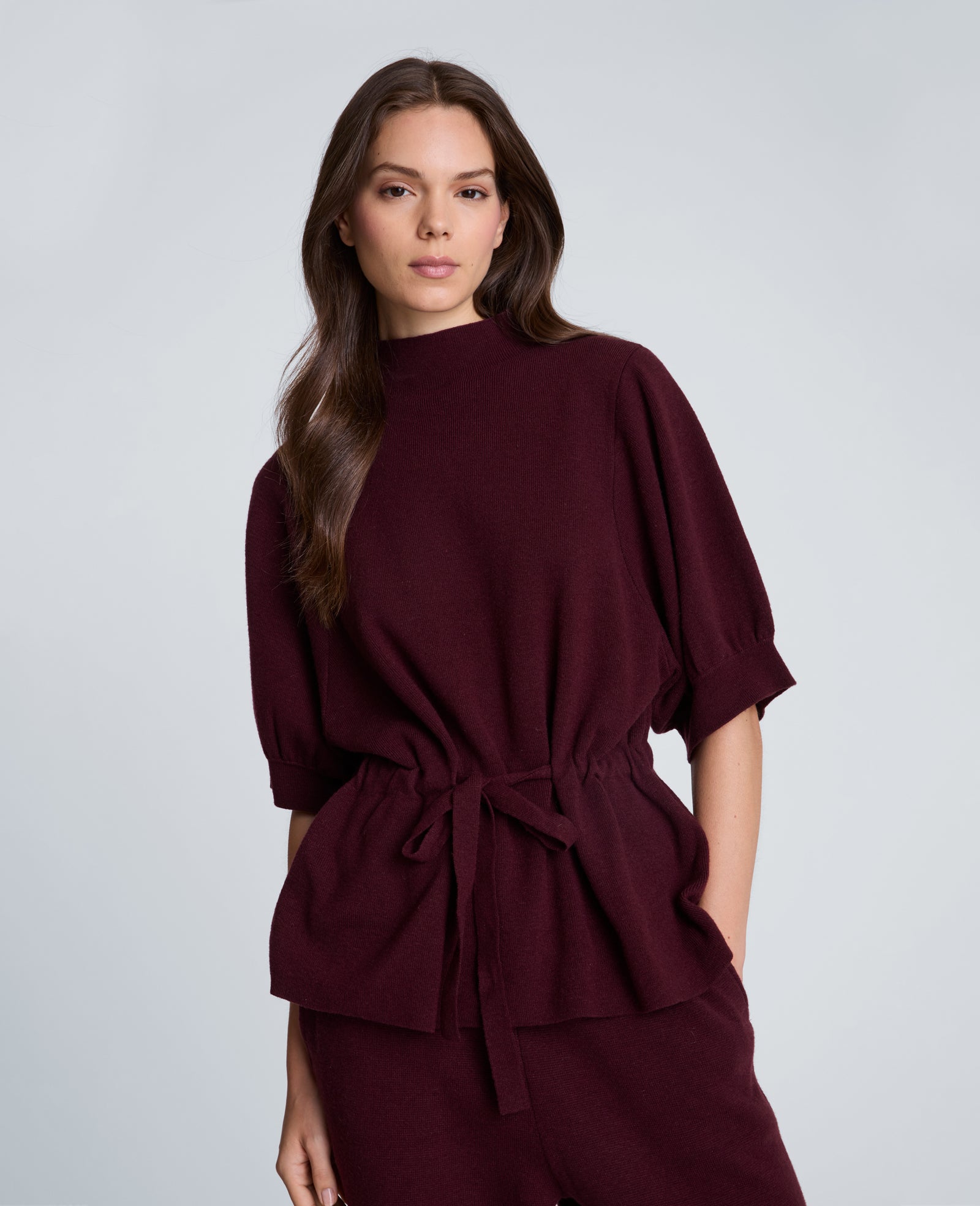 Kenneth Cole Reaction Clothing Short Sleeve Tunnel Belt Mock Neck Sweater maglia bordeaux