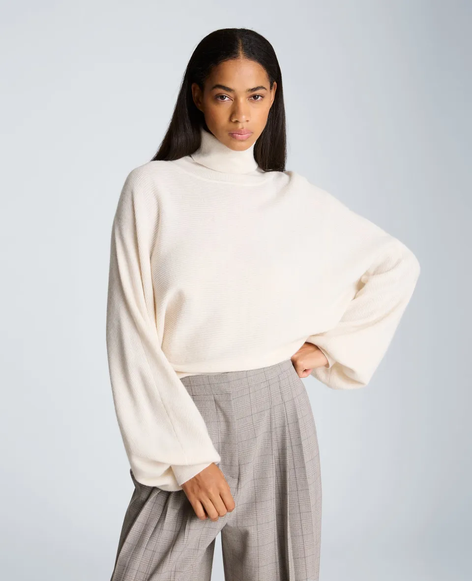 Kenneth Cole Reaction Clothing Horizontal Shaker Crop Turtleneck maglia oyster dolcevita corta