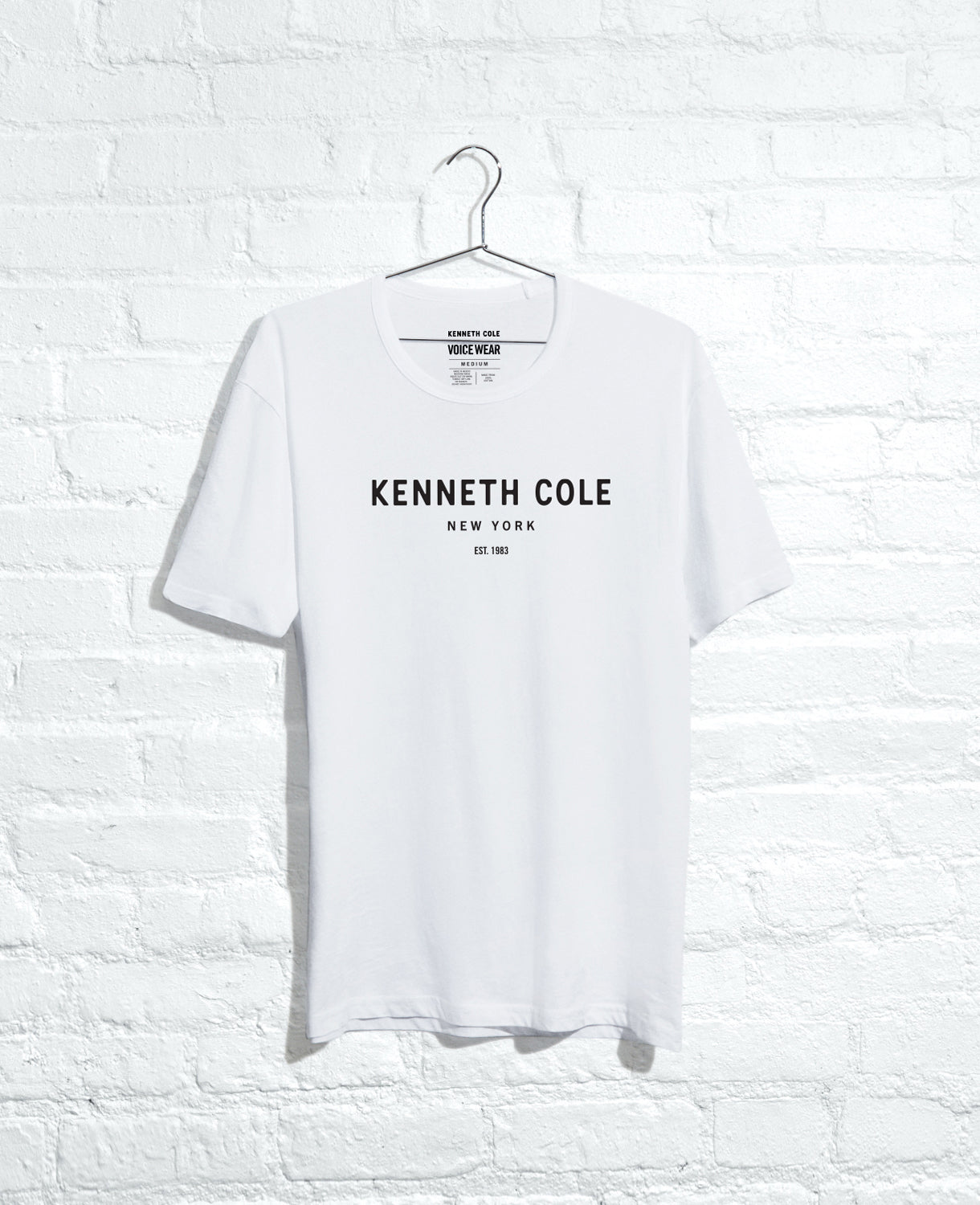 Kenneth Cole Reaction Clothing Site Exclusive 1983 Logo T-Shirt maglietta bianca