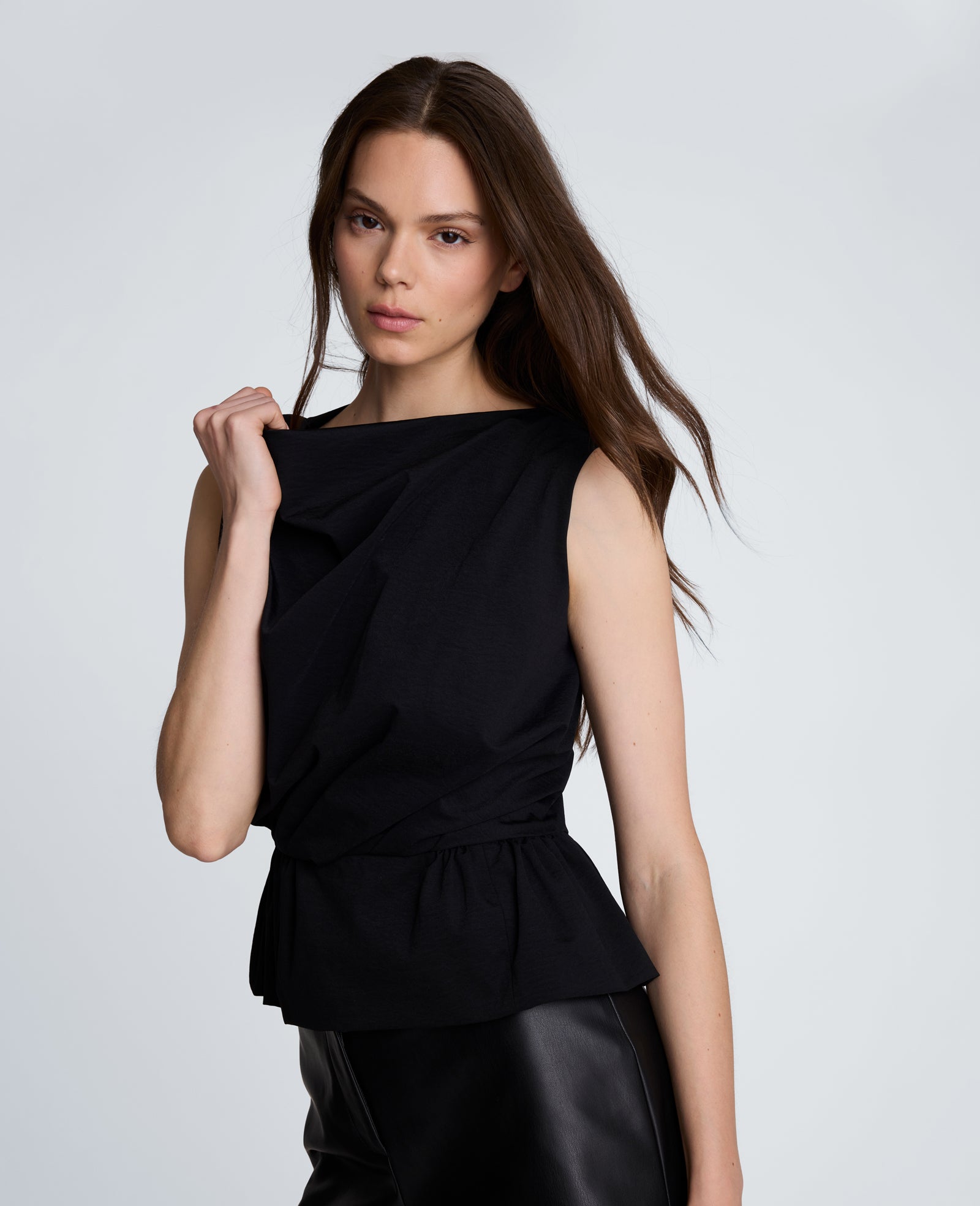 Kenneth Cole Reaction Pleated Sleeve Cowl Neck Peplum Top top nero