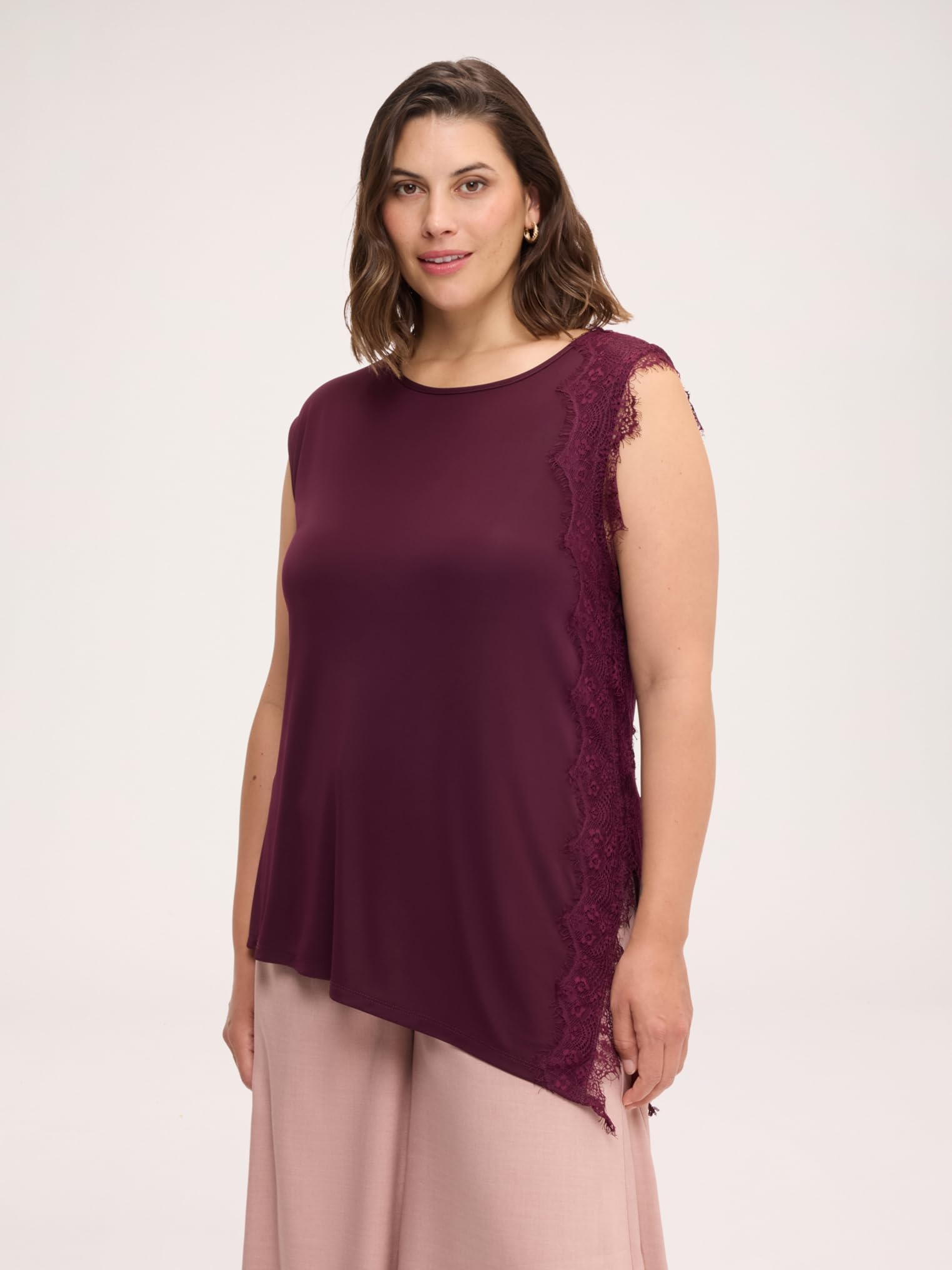 Fiorella Rubino Top e t-shirt Top Asimmetrico con Bordo in Pizzo top S Plus in jersey