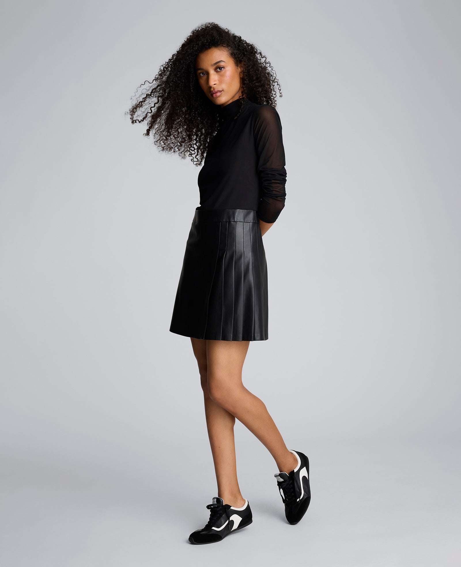 Kenneth Cole Reaction Clothing Jodie Mock Neck Mixed Media Dress abito mini nero in ecopelle