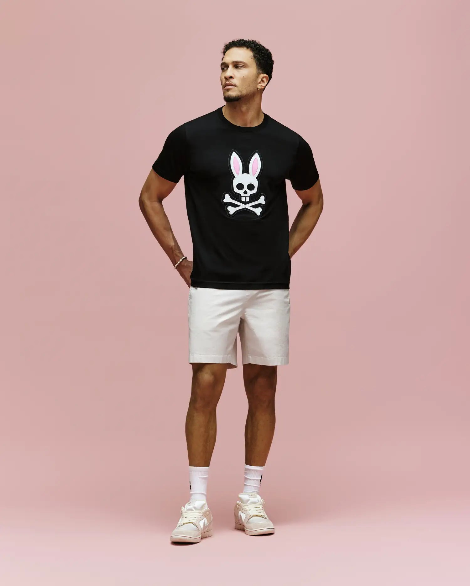 Psycho Bunny Men's Tees Archive Bunny Graphic Tee T-shirt nera in cotone Pima