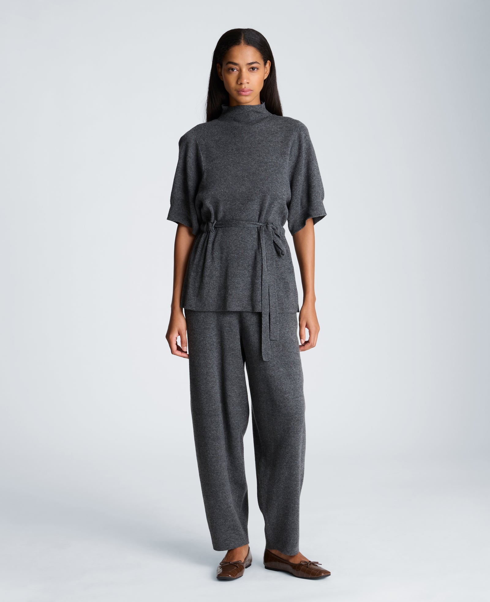 Kenneth Cole Reaction Clothing Short Sleeve Tunnel Belt Mock Neck Sweater maglia grigio scuro collo alto