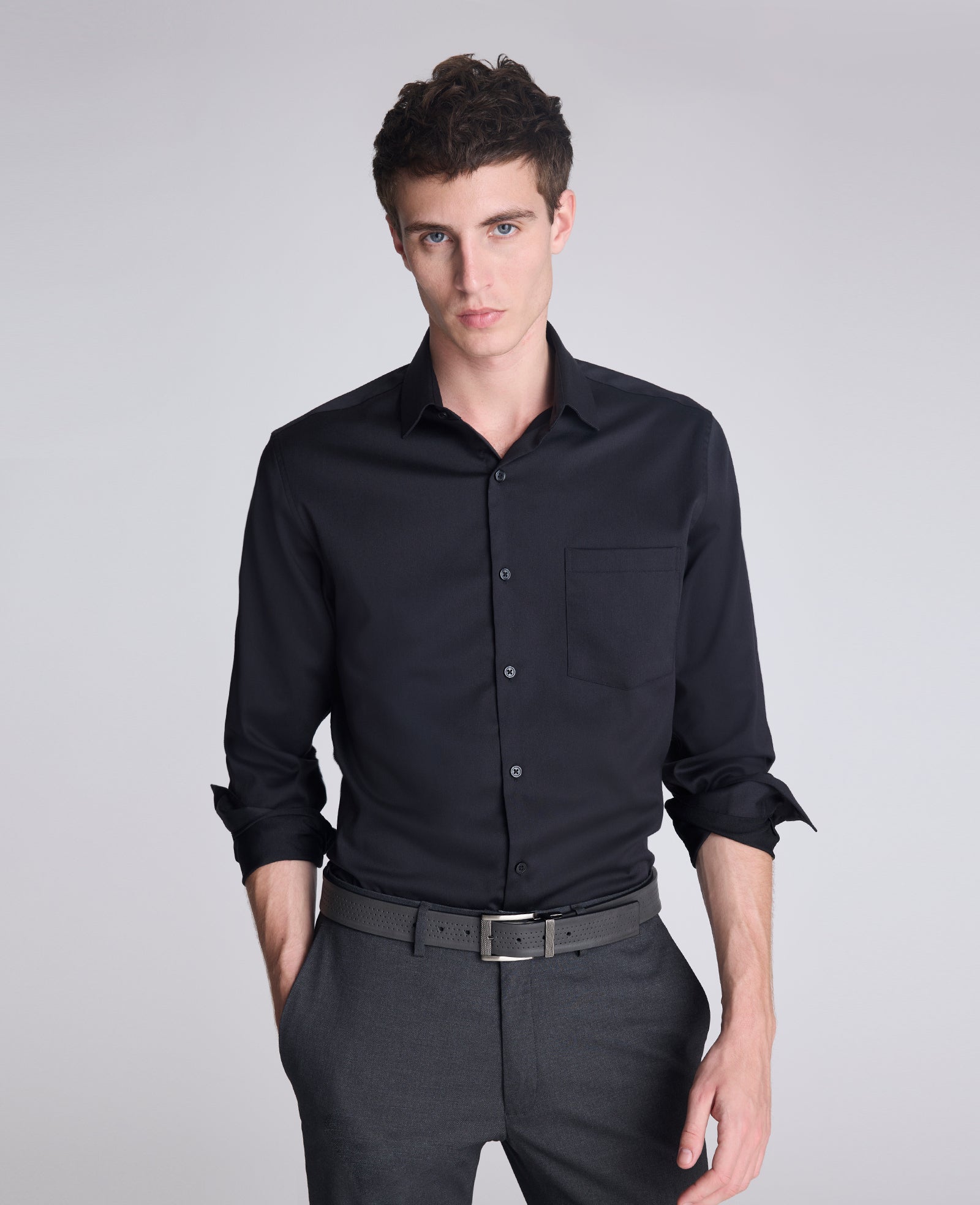 Kenneth Cole Reaction REACTION Slim-Fit Button-Down Dress Shirt camicia nera elasticizzata