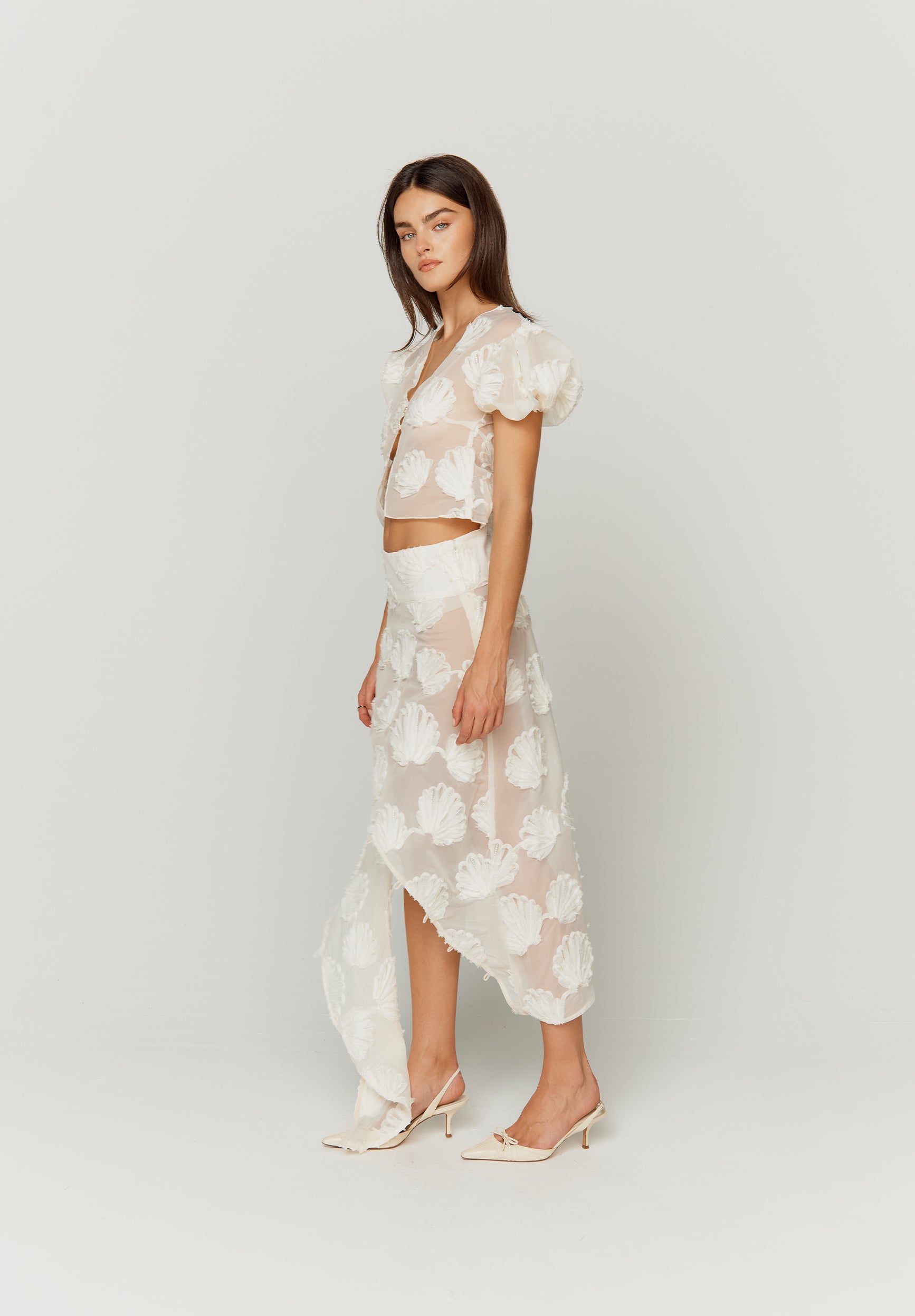 House Of Sunny Womens Tops SCATTERED SHELLS APPLIQUE BLOUSE camicetta corta