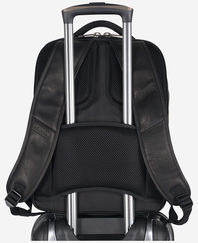 Kenneth Cole Reaction Luggage Colombian Leather Backpack zaino nero in pelle