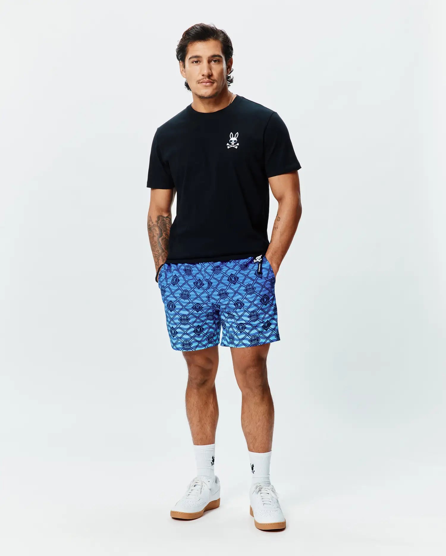 Psycho Bunny Men's Tees Sunny Chest Graphic Tee MT0200278 T-shirt nera ricamata