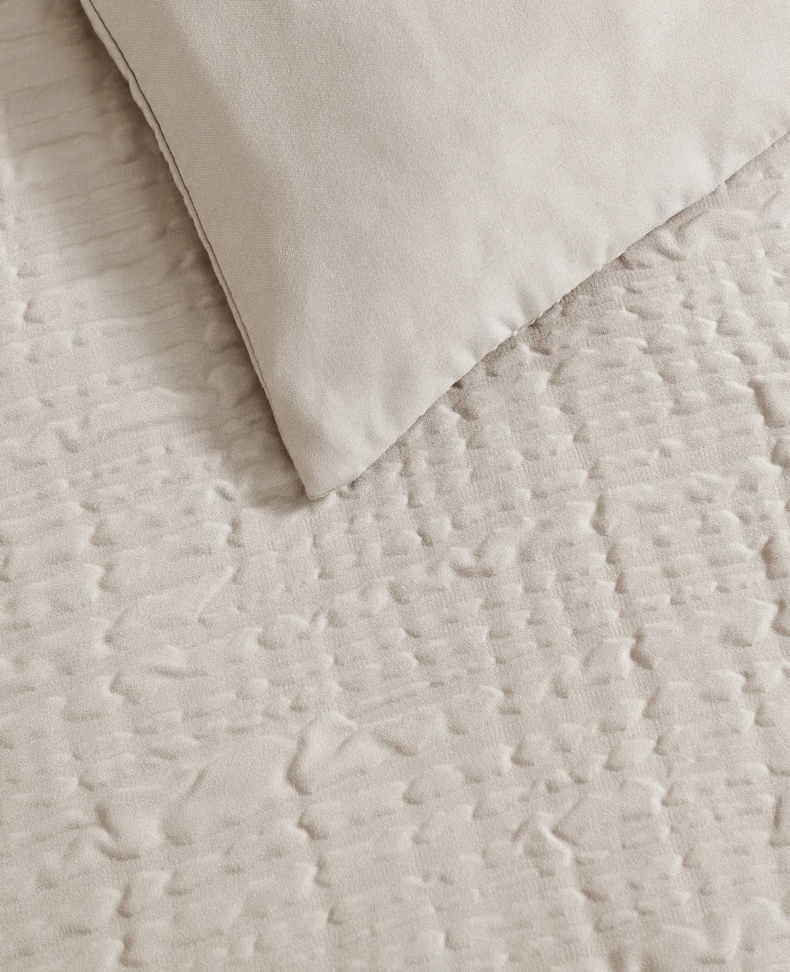 Kenneth Cole Reaction Home & Bedding Serenity Wavy Lines Beige Comforter Set set trapunta beige