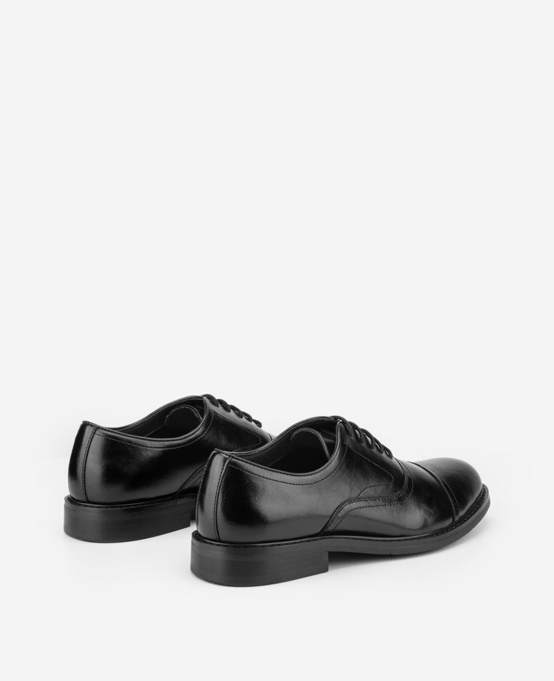 Kenneth Cole Reaction Lawstin Cap Toe Oxford scarpe nere con soletta rimovibile