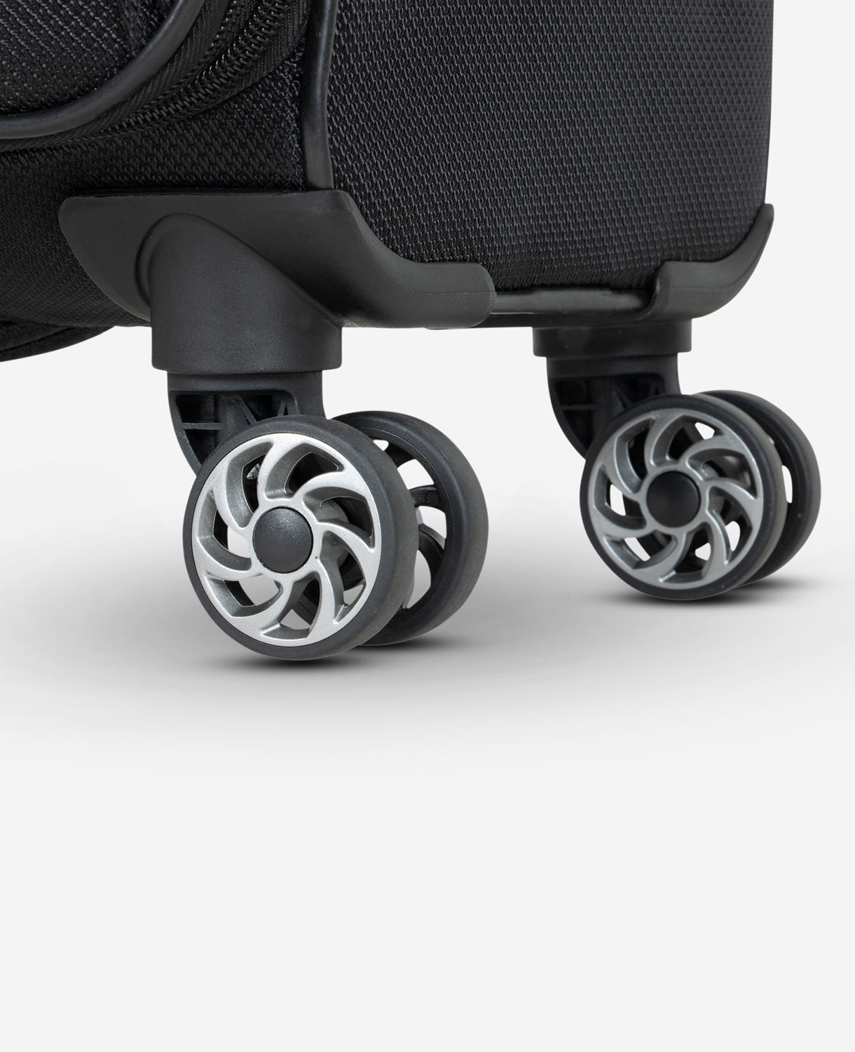 Kenneth Cole Reaction Luggage Rugged Roamer Expandable Suitcase valigia nera espandibile da cabina