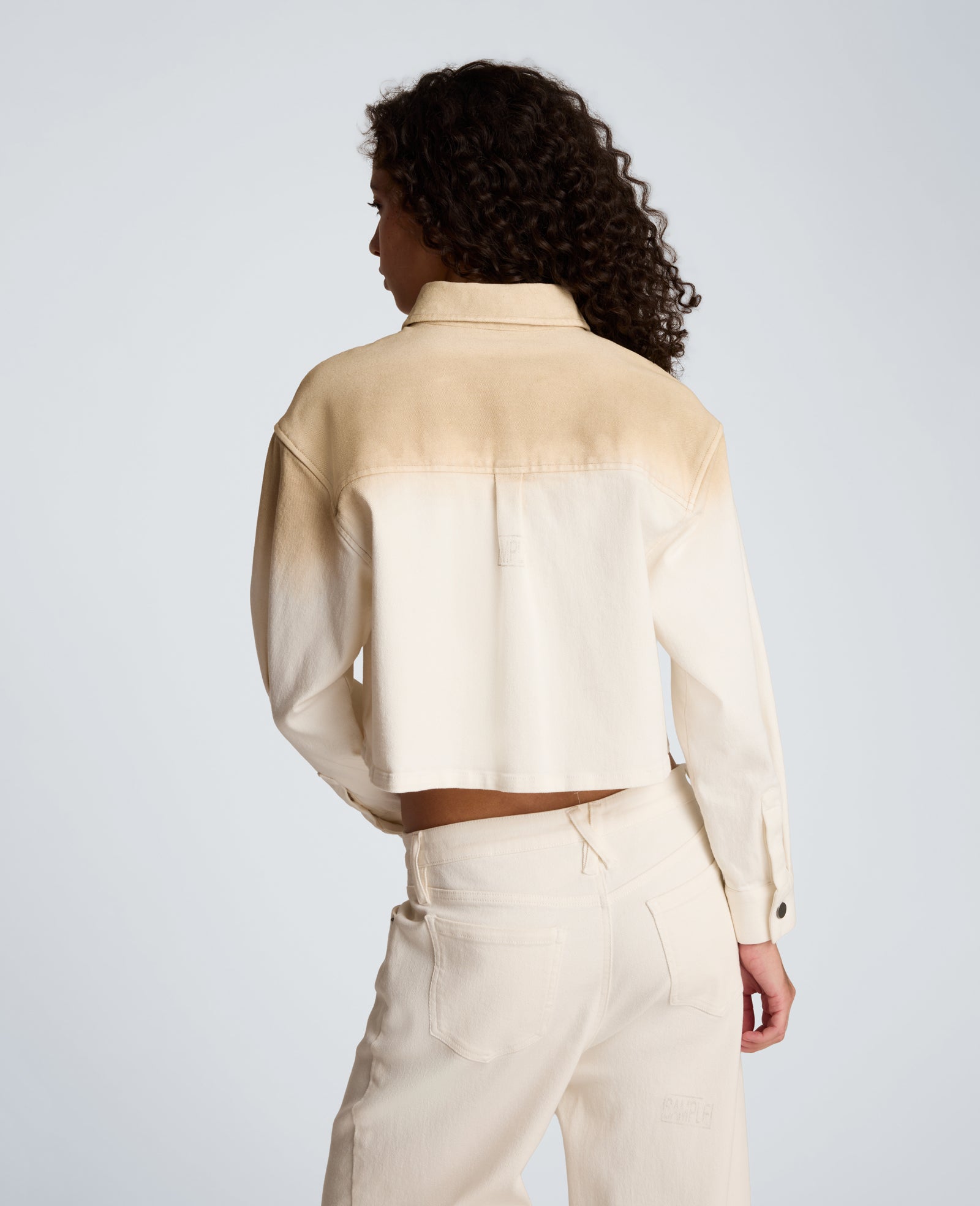 Kenneth Cole Reaction Gradient Oversized Cropped Shacket in Comfort Stretch Denim giacca corta sfumata