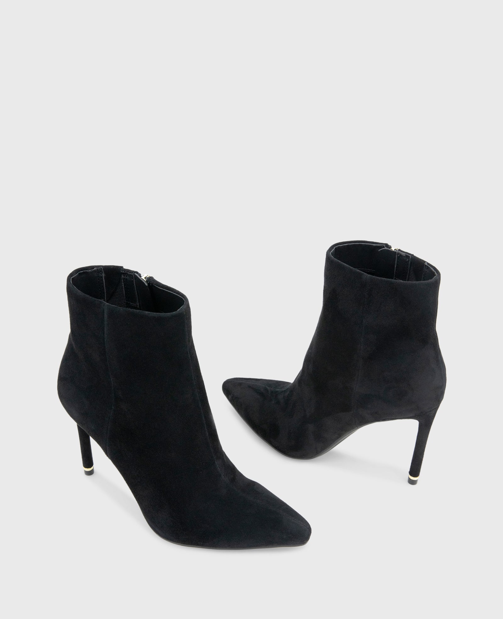 Kenneth Cole Reaction Shoes Quincy Suede Heel Ankle Bootie stivaletti neri in suede