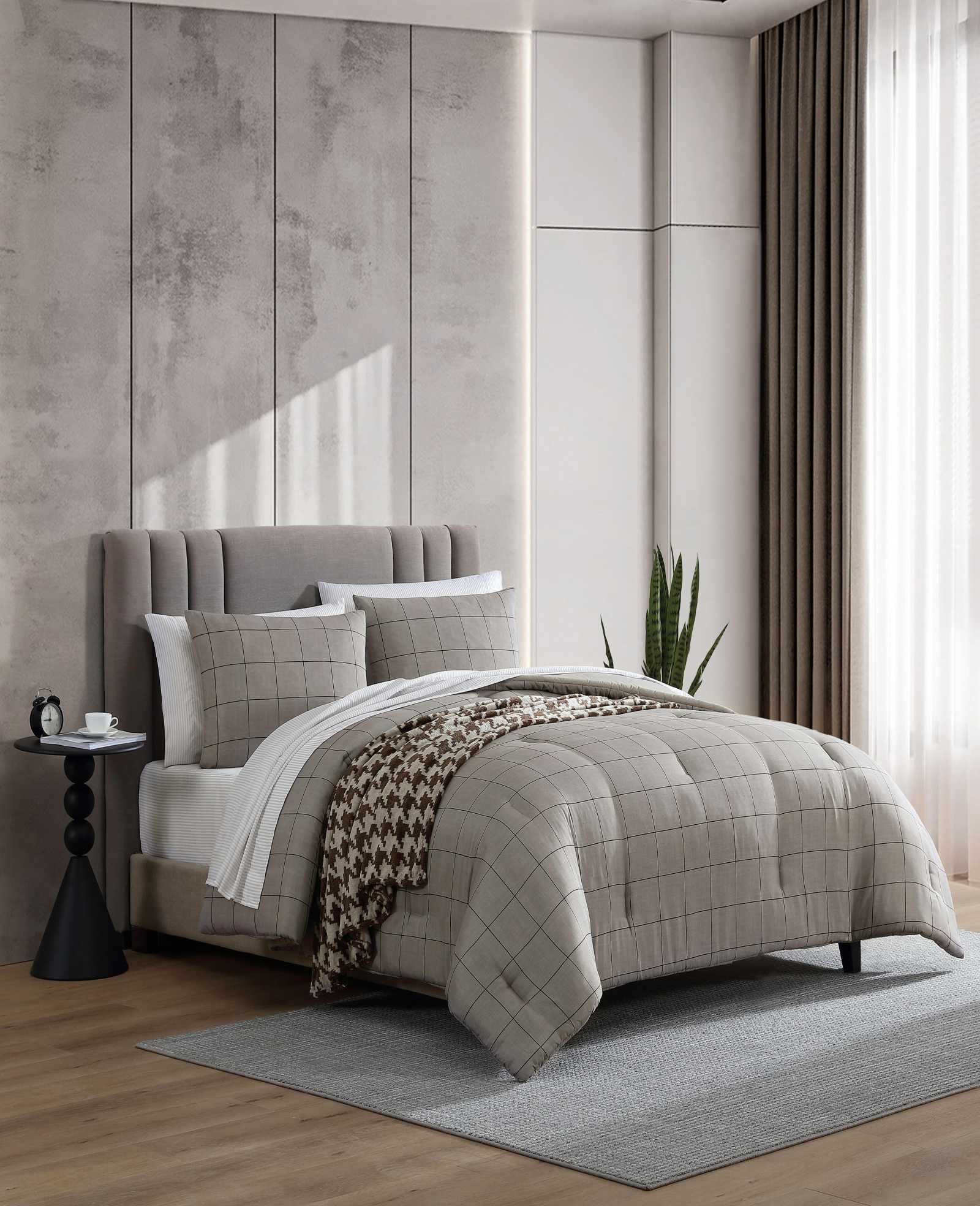 Kenneth Cole Reaction Home & Bedding Holden Grid comforter marrone Queen