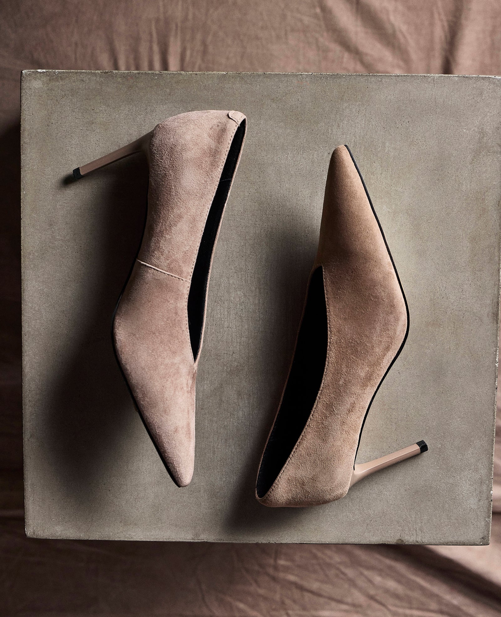 Kenneth Cole Reaction Shoes Perfecto Suede High Vamp Pump décolleté taupe scamosciate