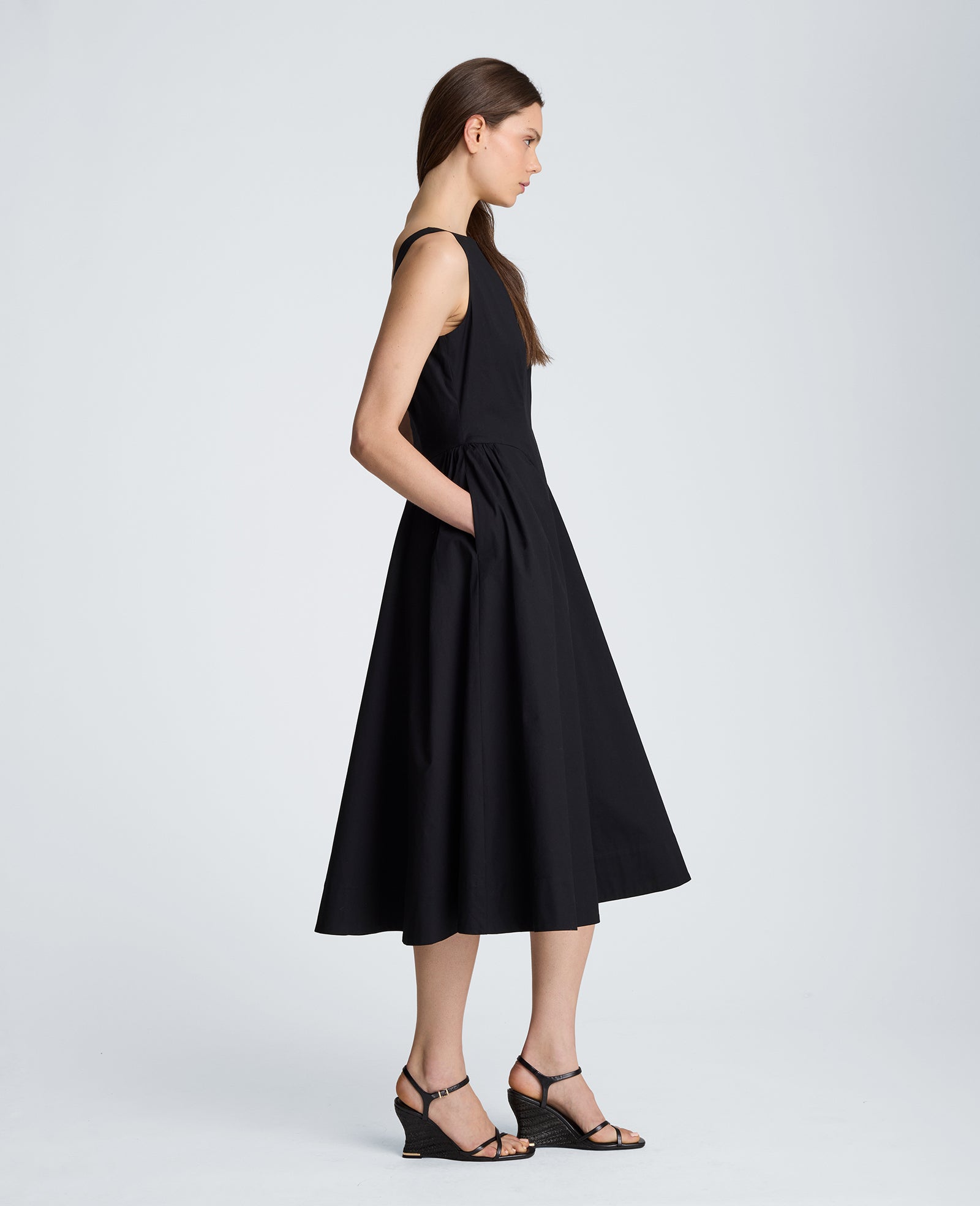 Kenneth Cole Reaction Clothing Sleeveless Boat Neck Midi Dress abito midi nero scollo a barca