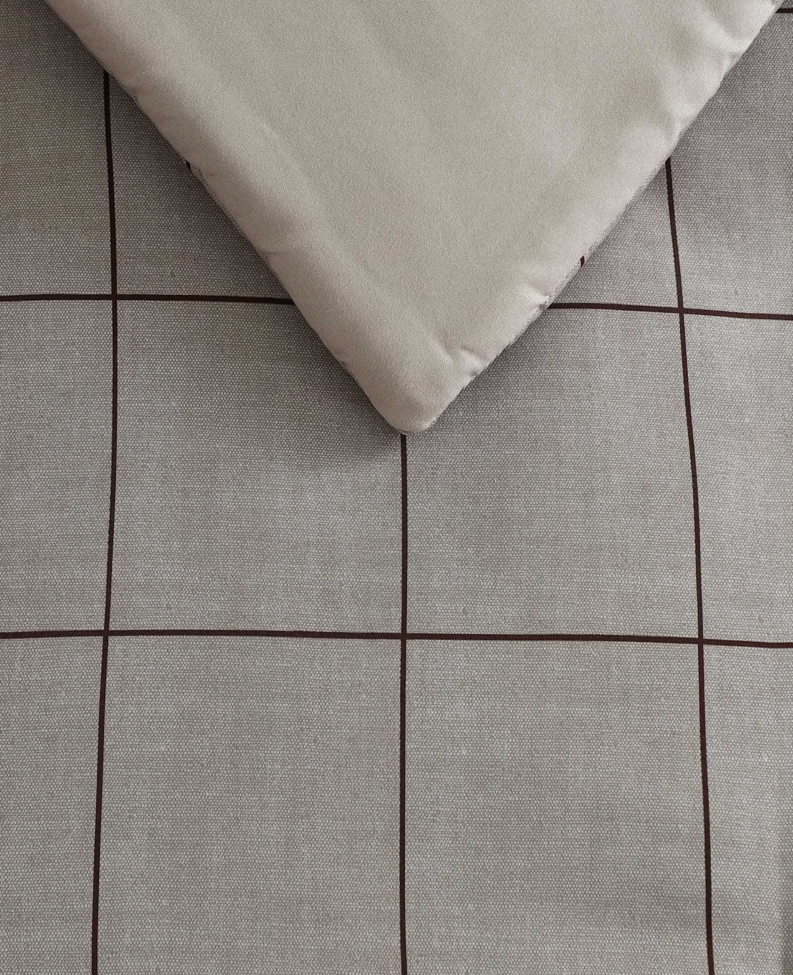 Kenneth Cole Reaction Home & Bedding Holden Grid comforter marrone Queen