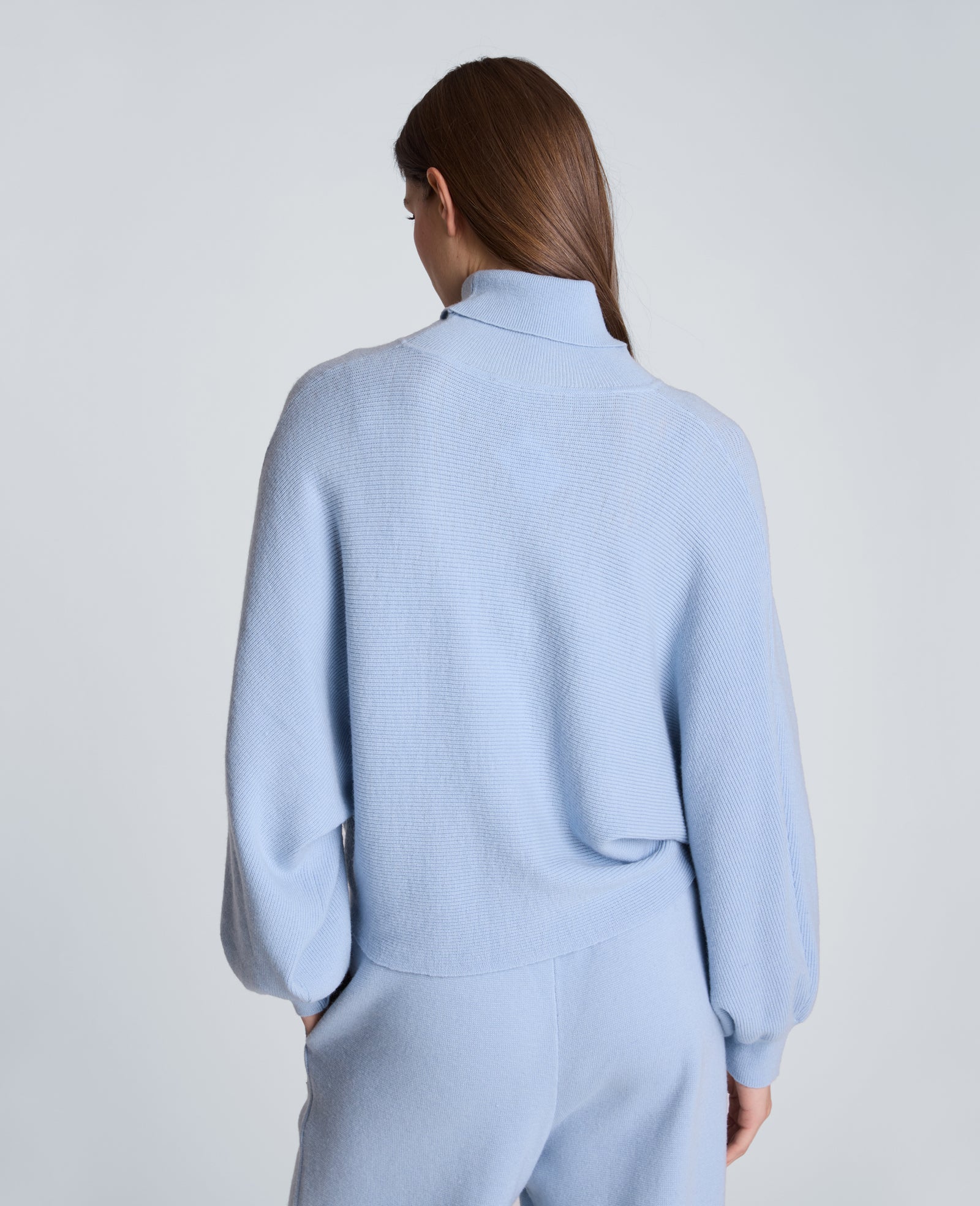 Kenneth Cole Reaction Clothing Horizontal Shaker Crop Turtleneck maglione dolcevita corto blu
