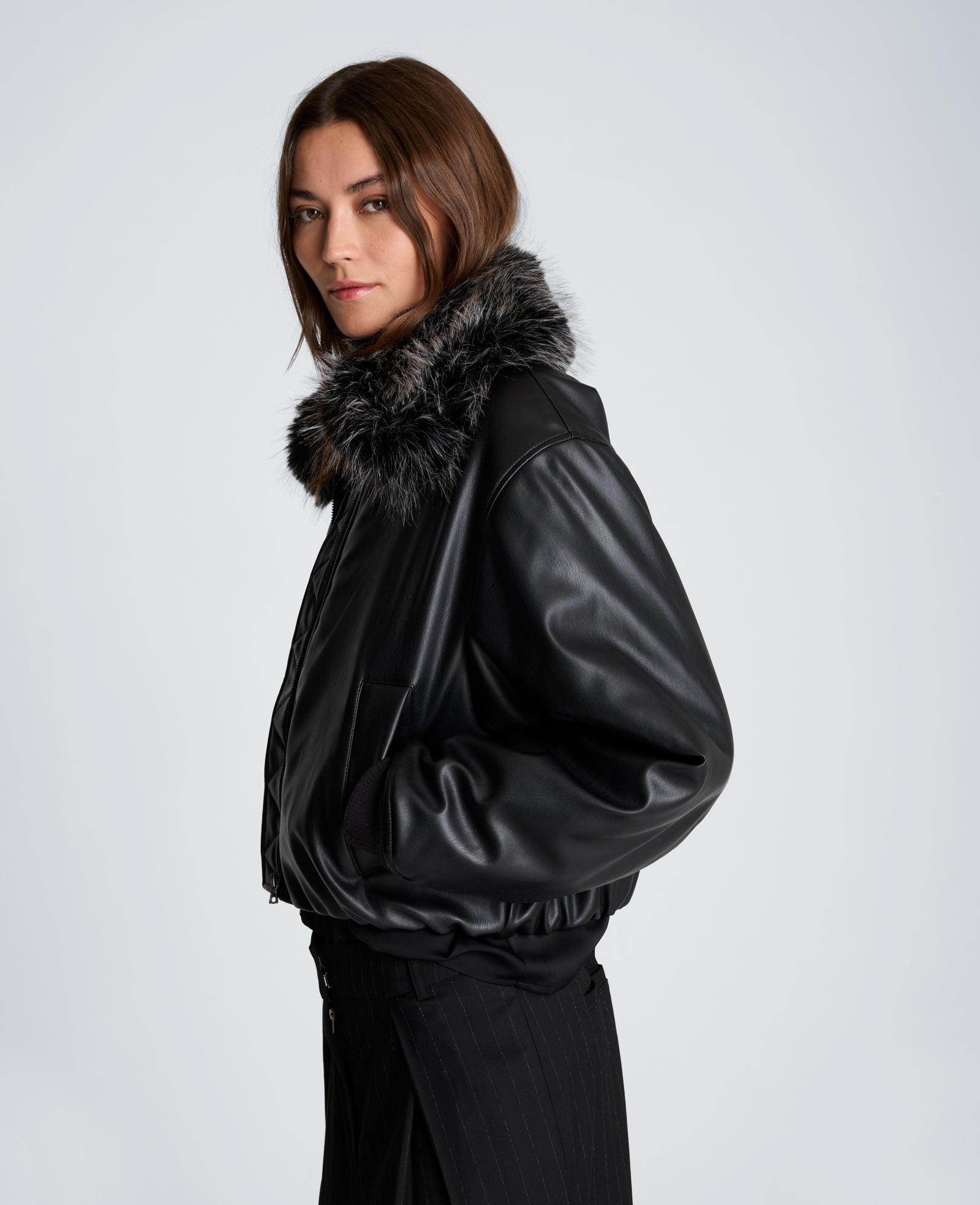Kenneth Cole Reaction Clothing Cropped Puffer with Removeable Fur Collar giacca nera multicolore con collo removibile