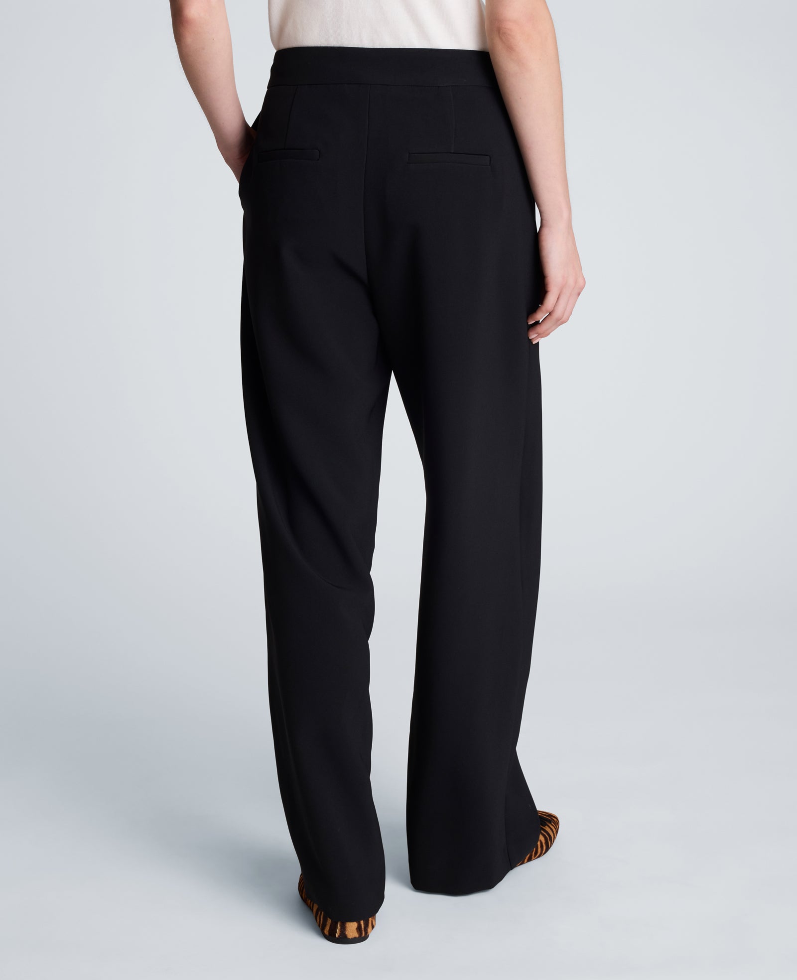 Kenneth Cole Reaction Clothing Fly Front Wide Leg Asymmetrical Crossover Pant pantaloni neri vita alta