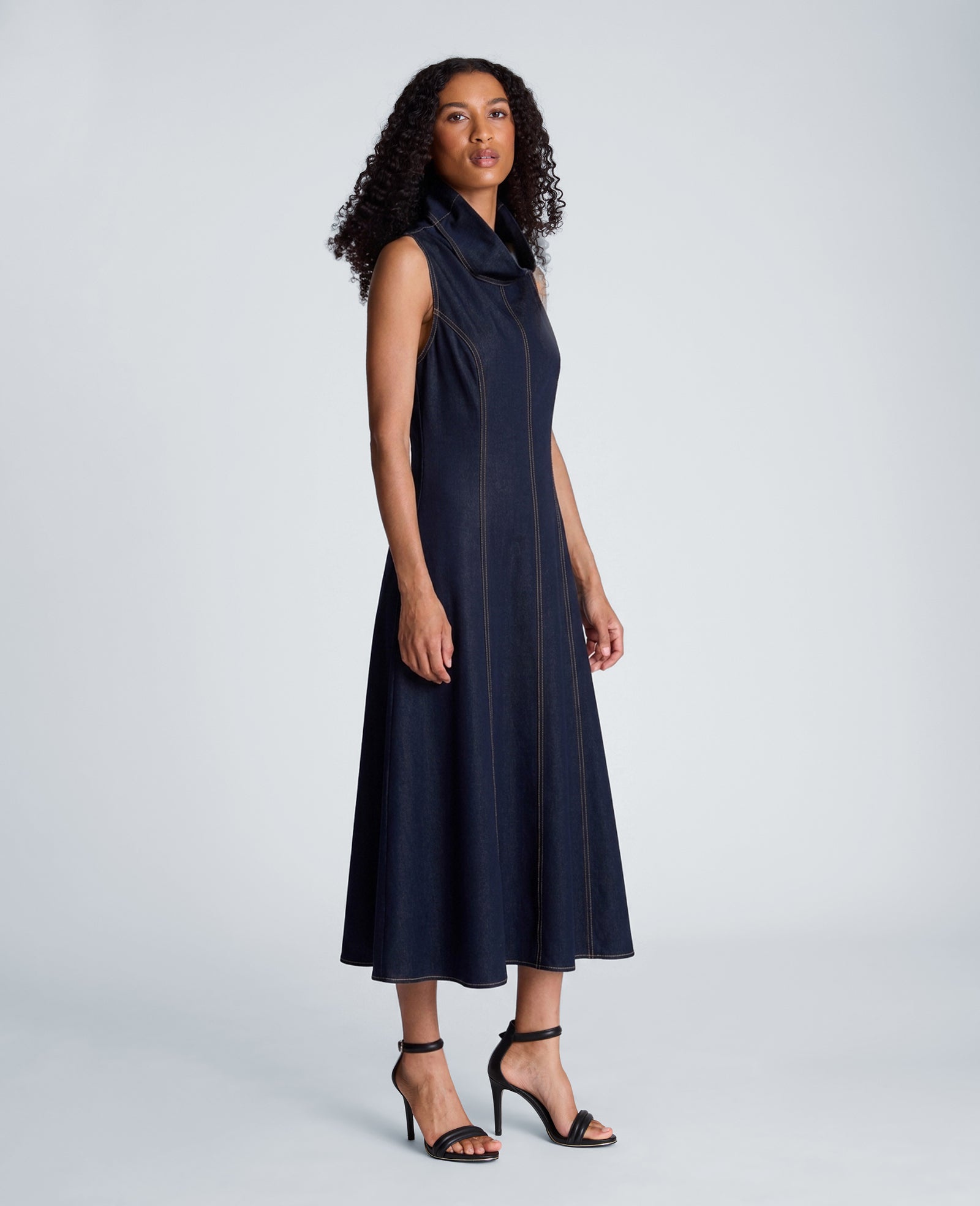 Kenneth Cole Reaction Clothing High Stand Collar Denim Midi Dress abito midi indaco effetto denim smanicato