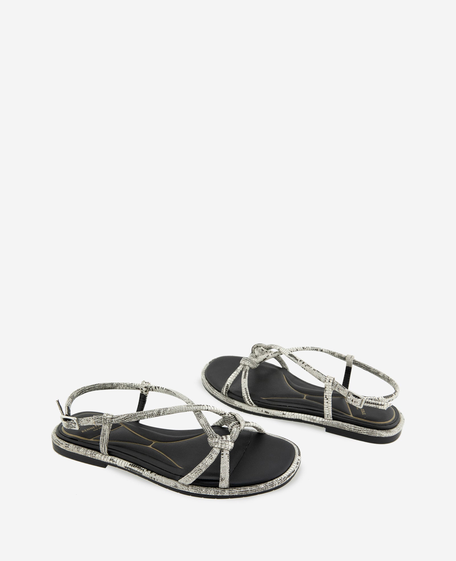 Kenneth Cole Reaction Shoes Paria Embossed Knot Detail Sandal bianco nero