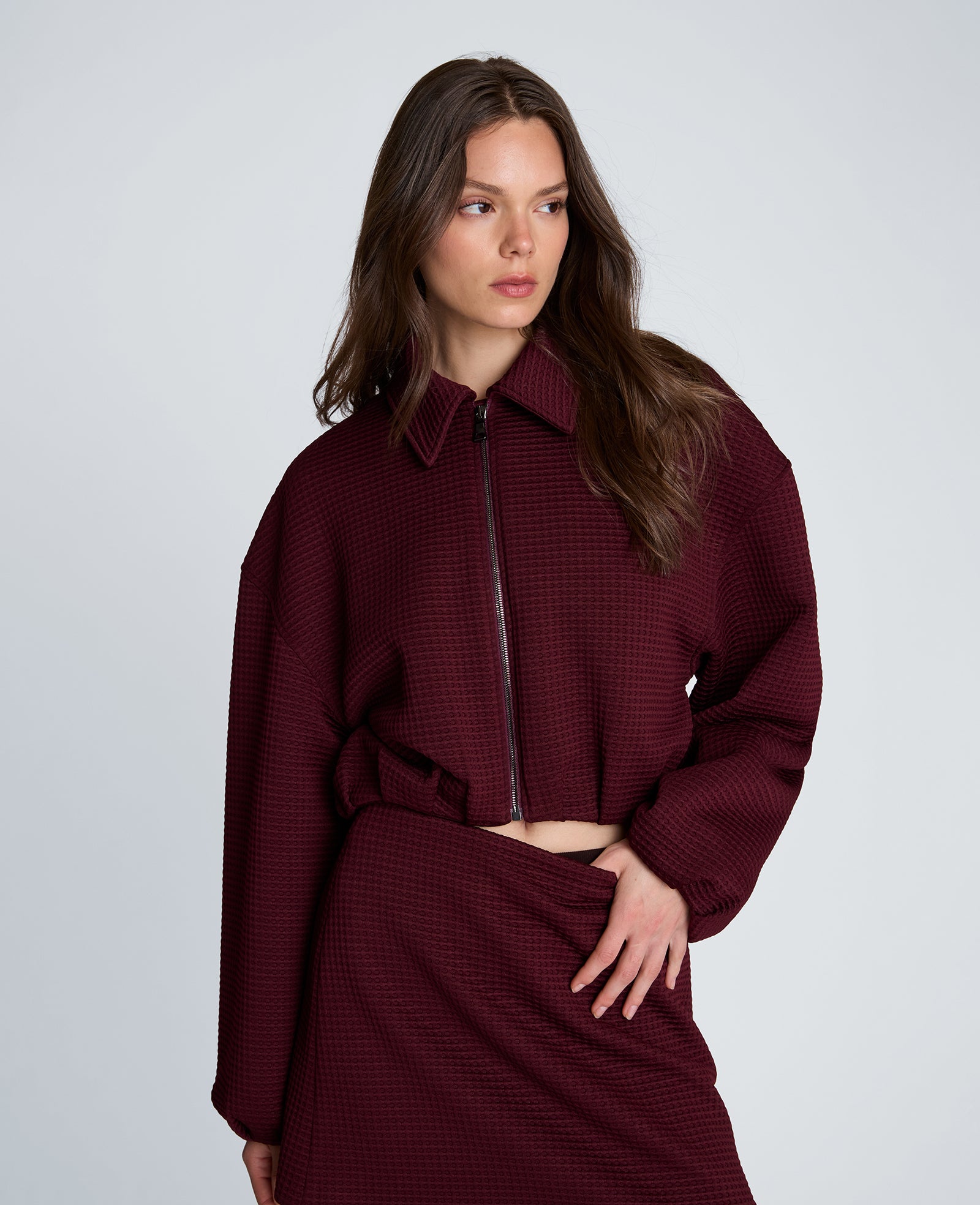 Kenneth Cole Reaction Cropped Bomber Jacket with Box Pleats bomber corto Sugar Beet