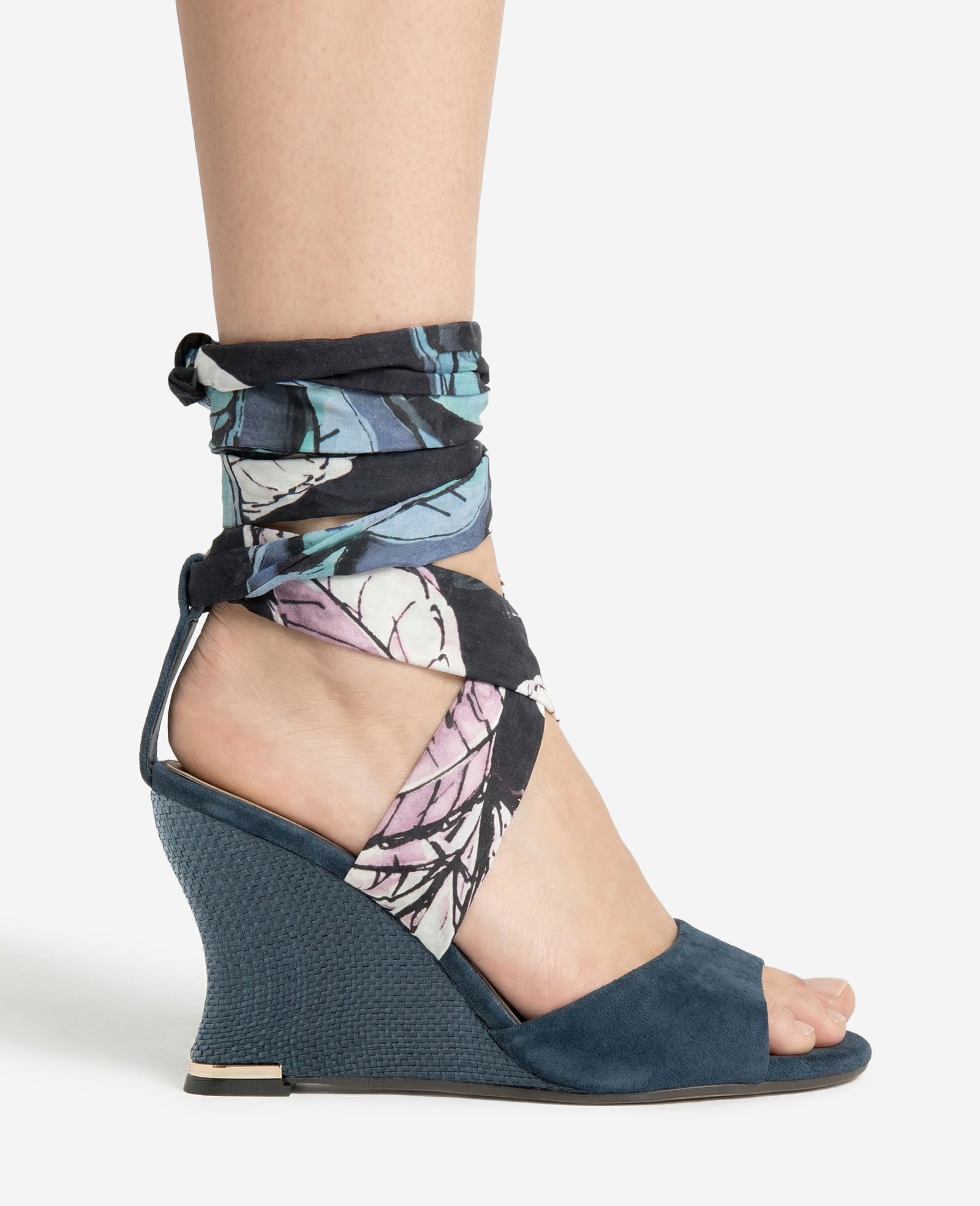 Kenneth Cole Reaction Shoes Fabia Printed Fabric Wrap Around Suede & Raffia Wedge sandalo zeppa blu navy