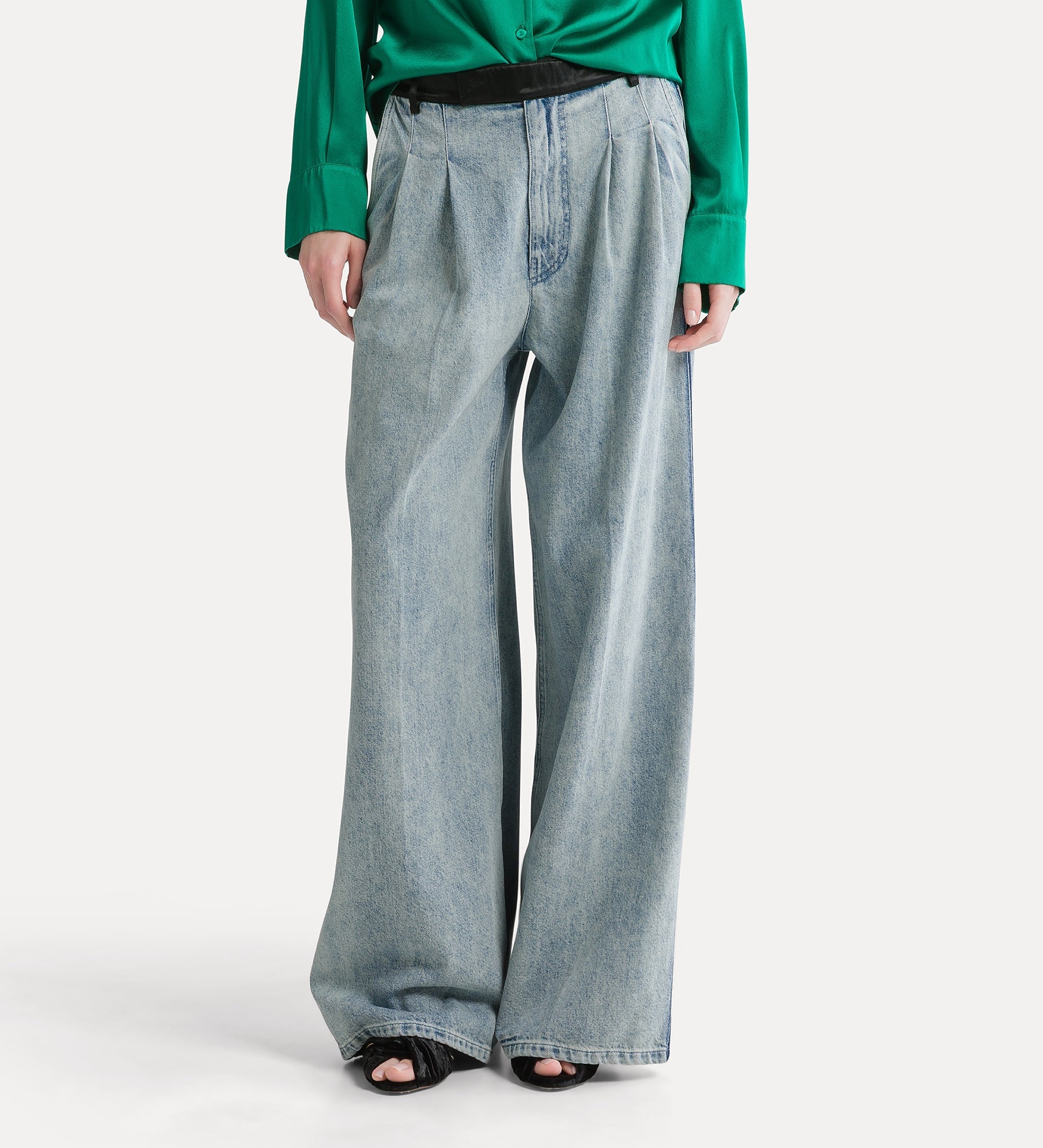 Forte pantaloni denim con pinces gamba larga grigio