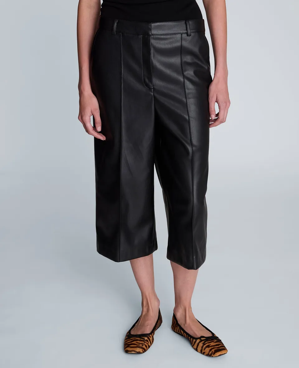 Kenneth Cole Reaction Clothing Fly Front Long Pintuck Short shorts neri effetto pelle