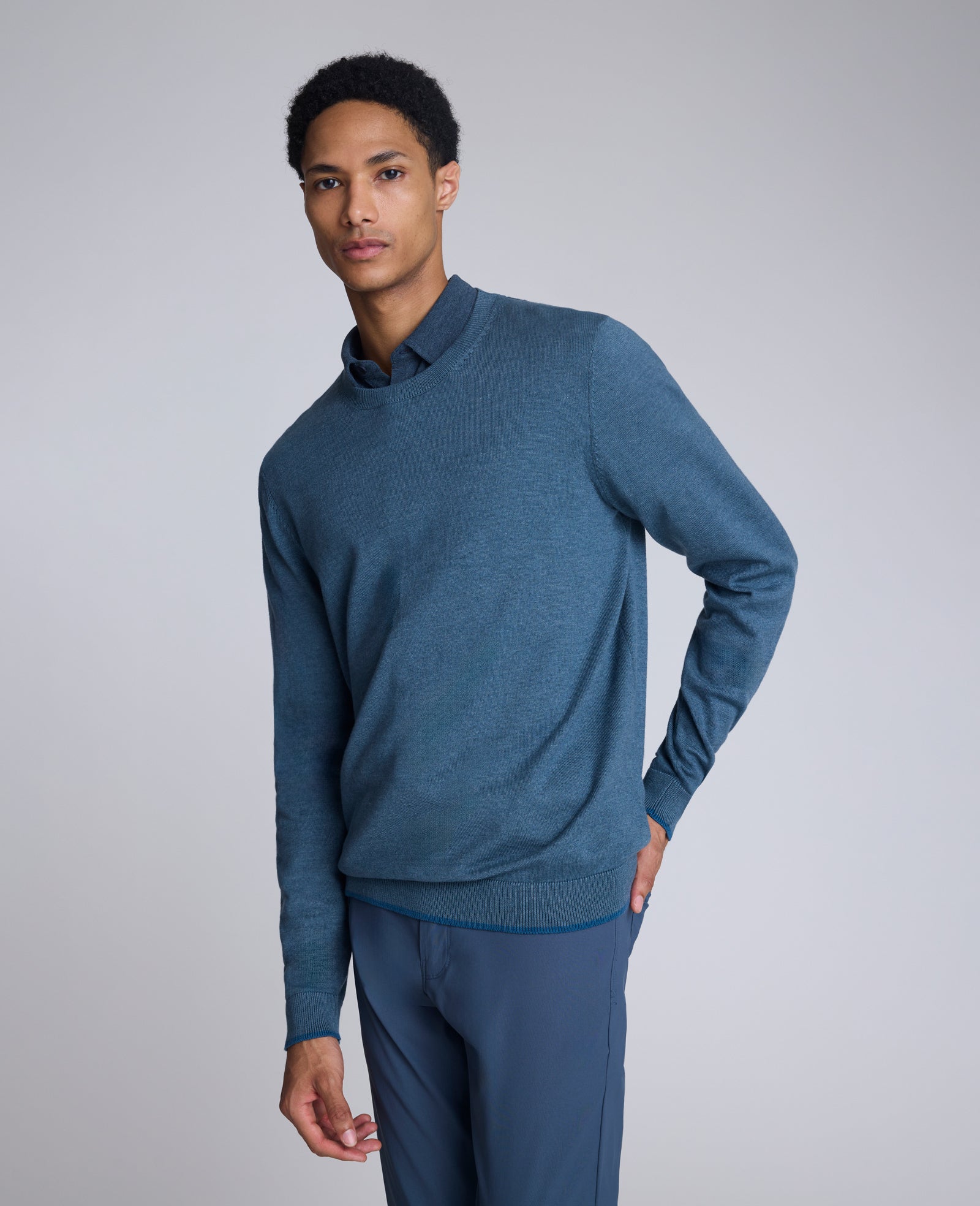 Kenneth Cole Reaction Clothing Crewneck Sweater with Tipping Details maglione blu slim fit