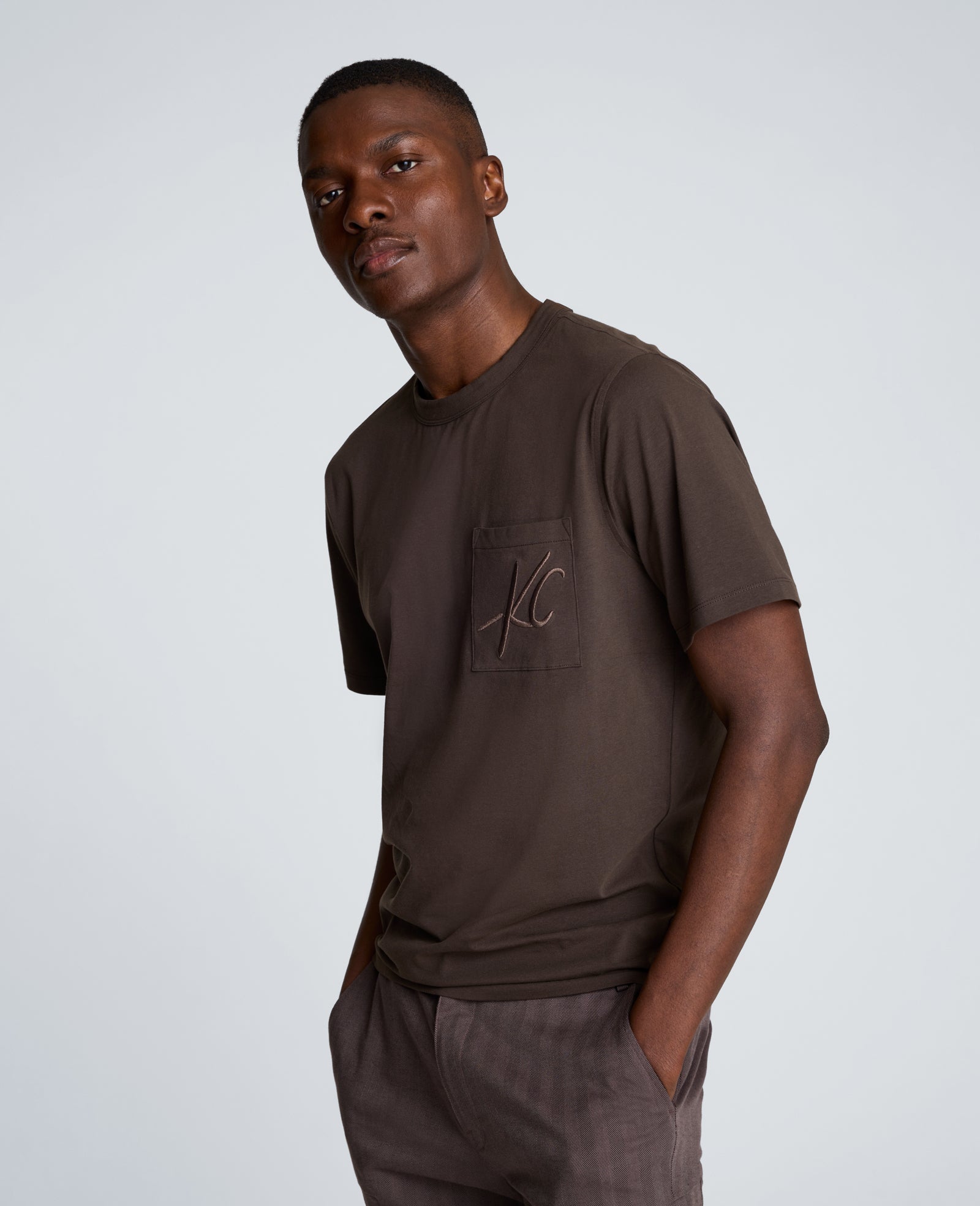 Kenneth Cole Reaction Crew Tee with Pocket T-shirt marrone oversize in cotone