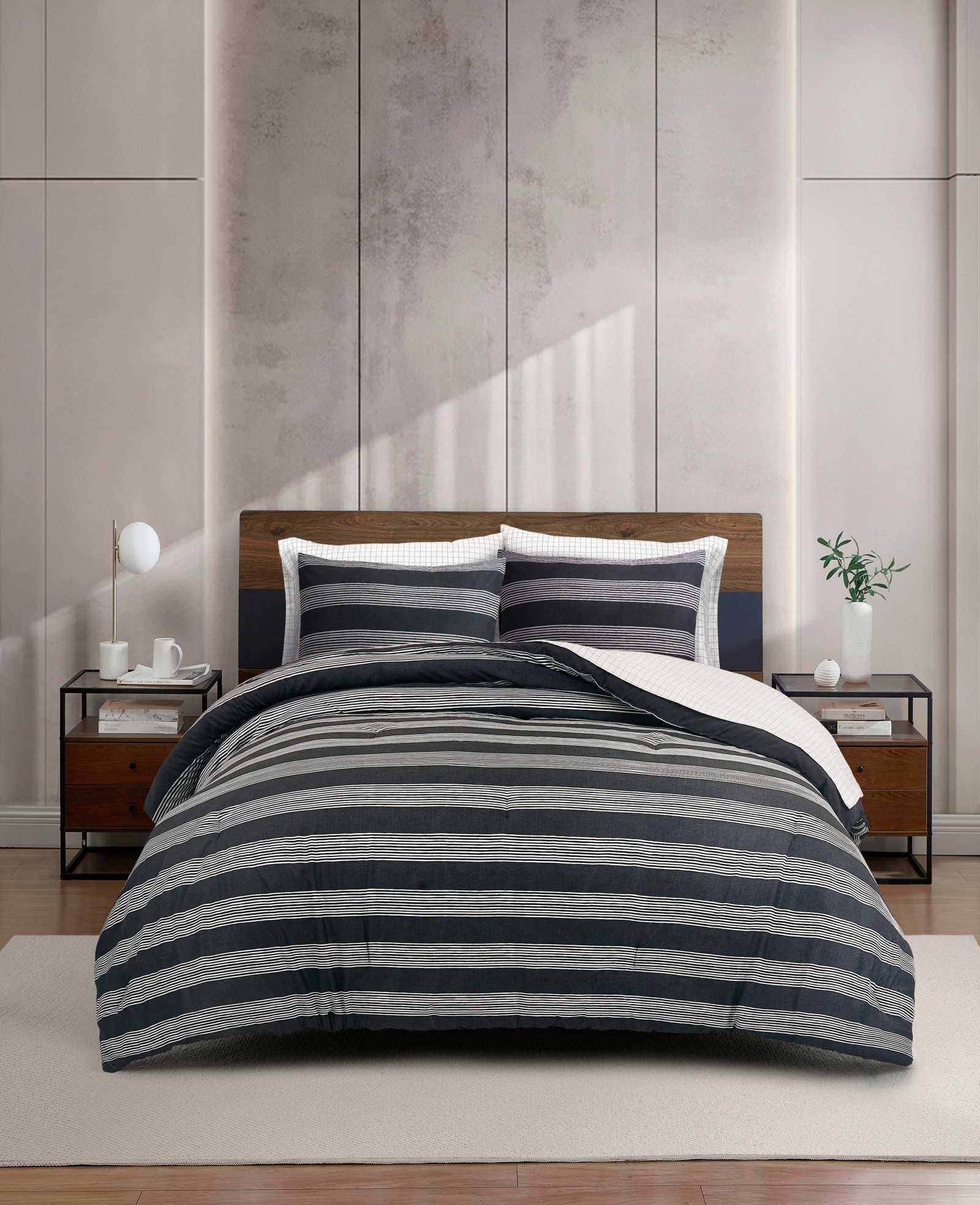 Kenneth Cole Reaction Home & Bedding Banded Stripe Textured Comforter Set copriletto grigio Queen