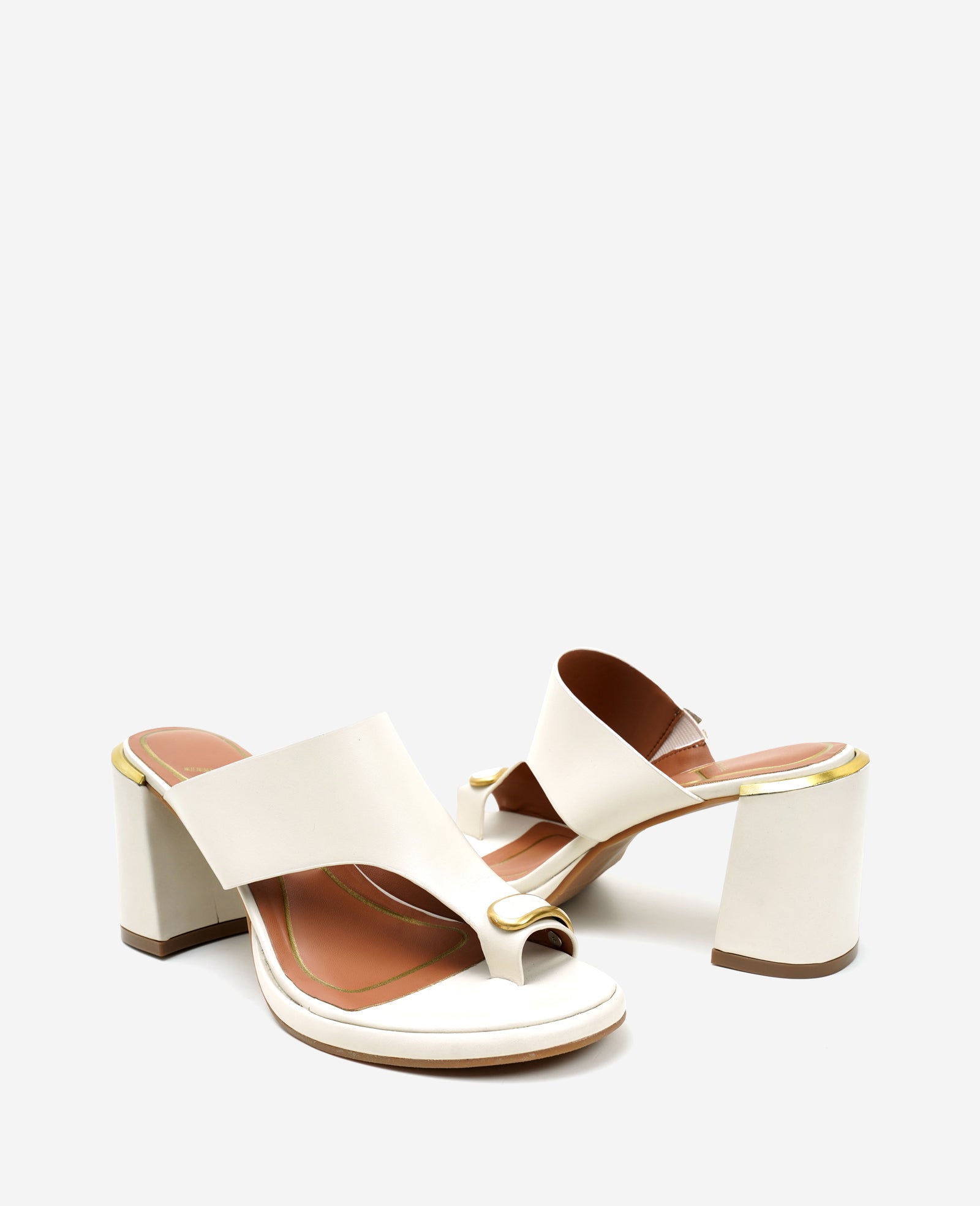 Kenneth Cole Reaction Shoes Syndika Leather Stone Toe Ring Heeled Sandal sandali ecru in pelle