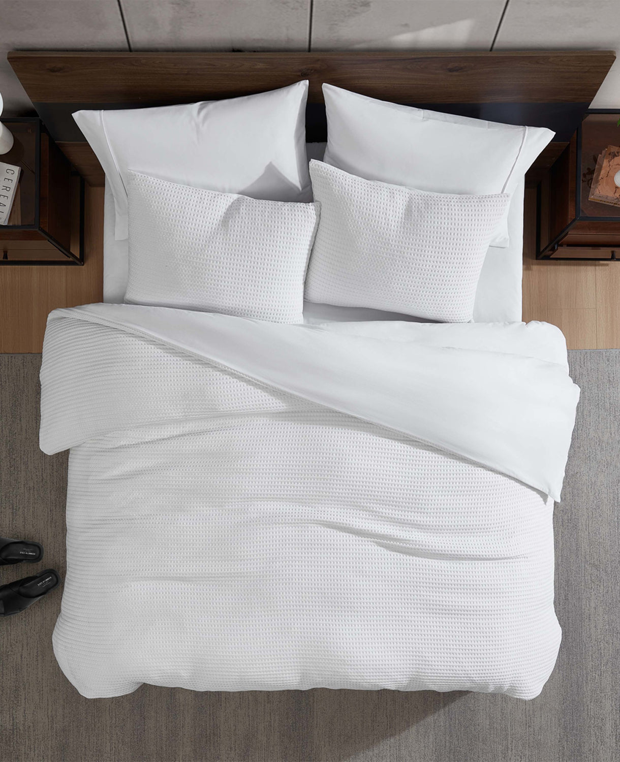 Kenneth Cole Reaction Home & Bedding Reversible Solid White Waffle Comforter Set trapunta bianca