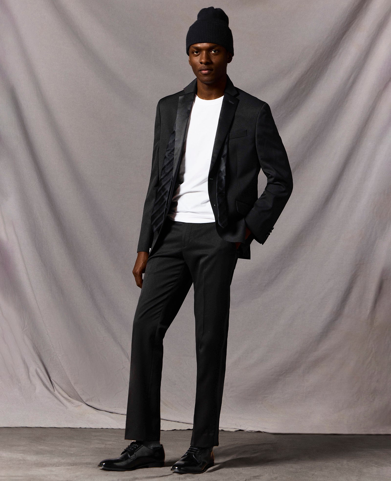 Kenneth Cole Reaction Clothing Ready Flex Slim-Fit Tuxedo Suit abito smoking nero