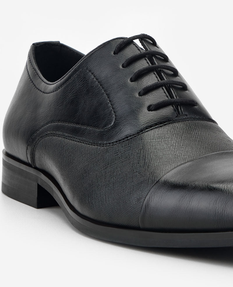 Kenneth Cole Reaction REACTION Hector Cap Toe Oxford scarpe nere
