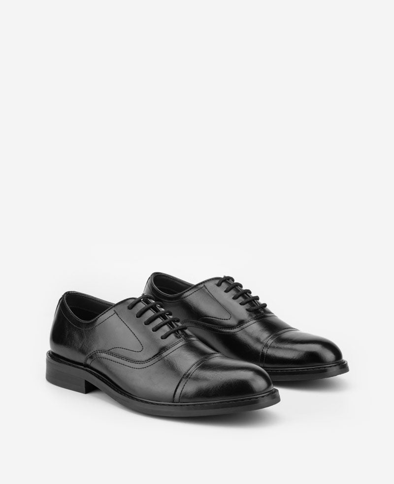 Kenneth Cole Reaction Lawstin Cap Toe Oxford scarpe nere con soletta rimovibile