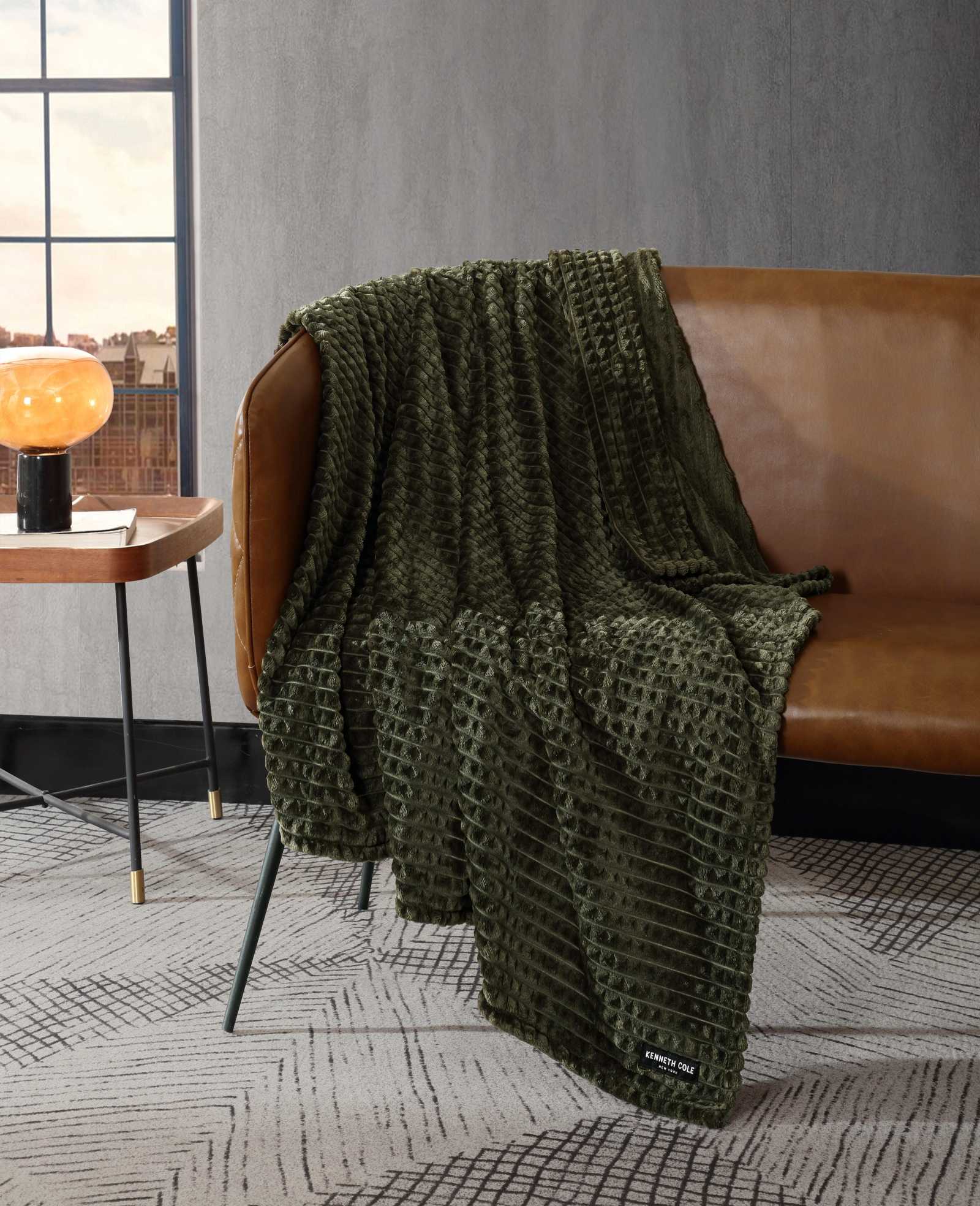 Kenneth Cole Reaction Home & Bedding Textured Solid Throw Blanket coperta verde 127 x 152 cm in poliestere