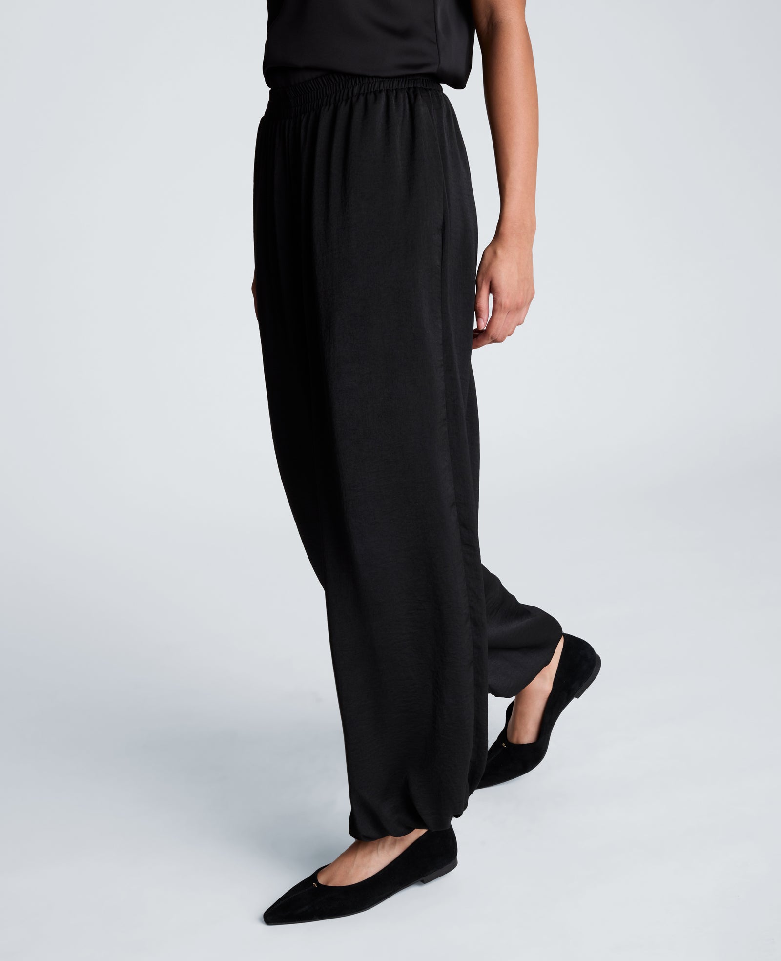 Kenneth Cole Reaction Clothing Pull On Balloon Leg Pant pantaloni neri in raso