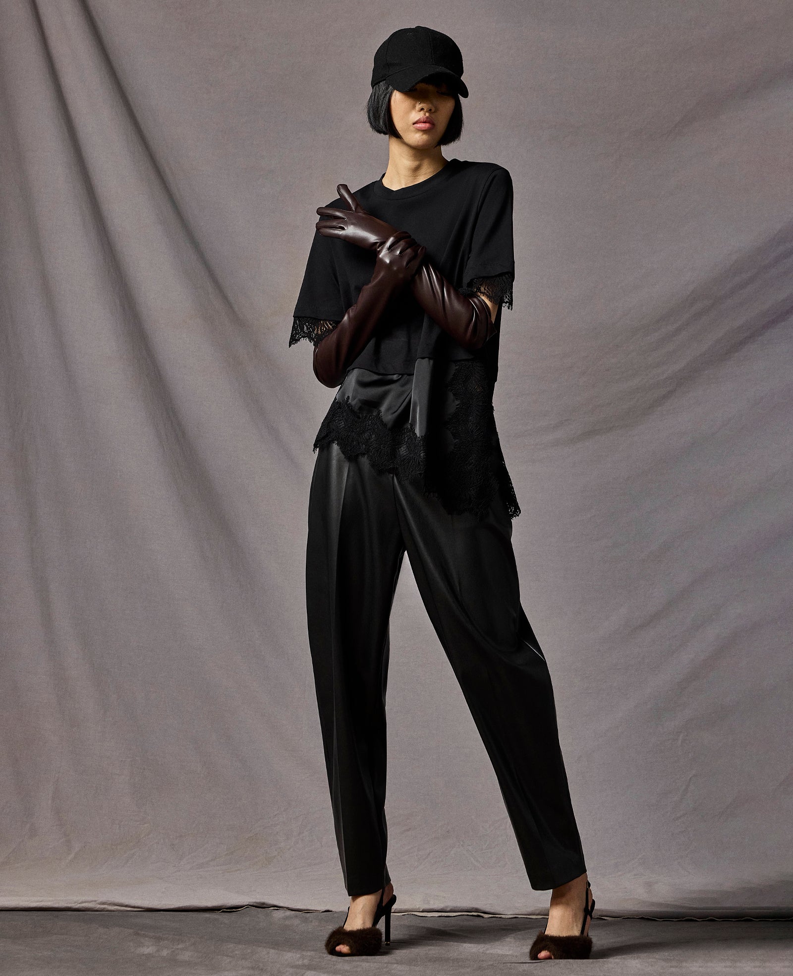 Kenneth Cole Reaction Clothing High Rise Fly Front Barrel Leg Pants pantaloni neri in similpelle