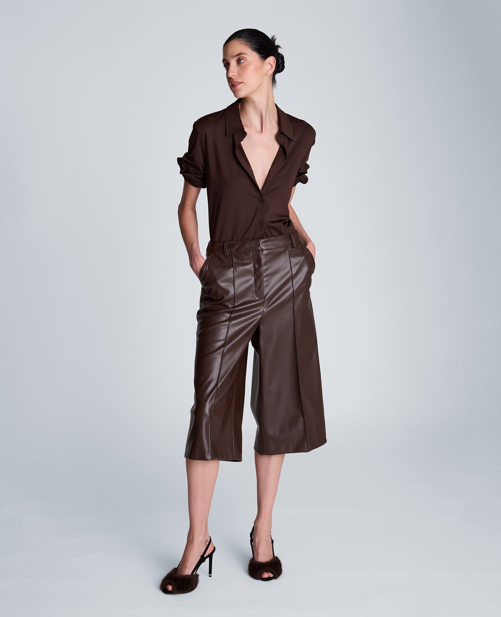Kenneth Cole Reaction Clothing Fly Front Long Pintuck Short shorts Medium Bark vita alta