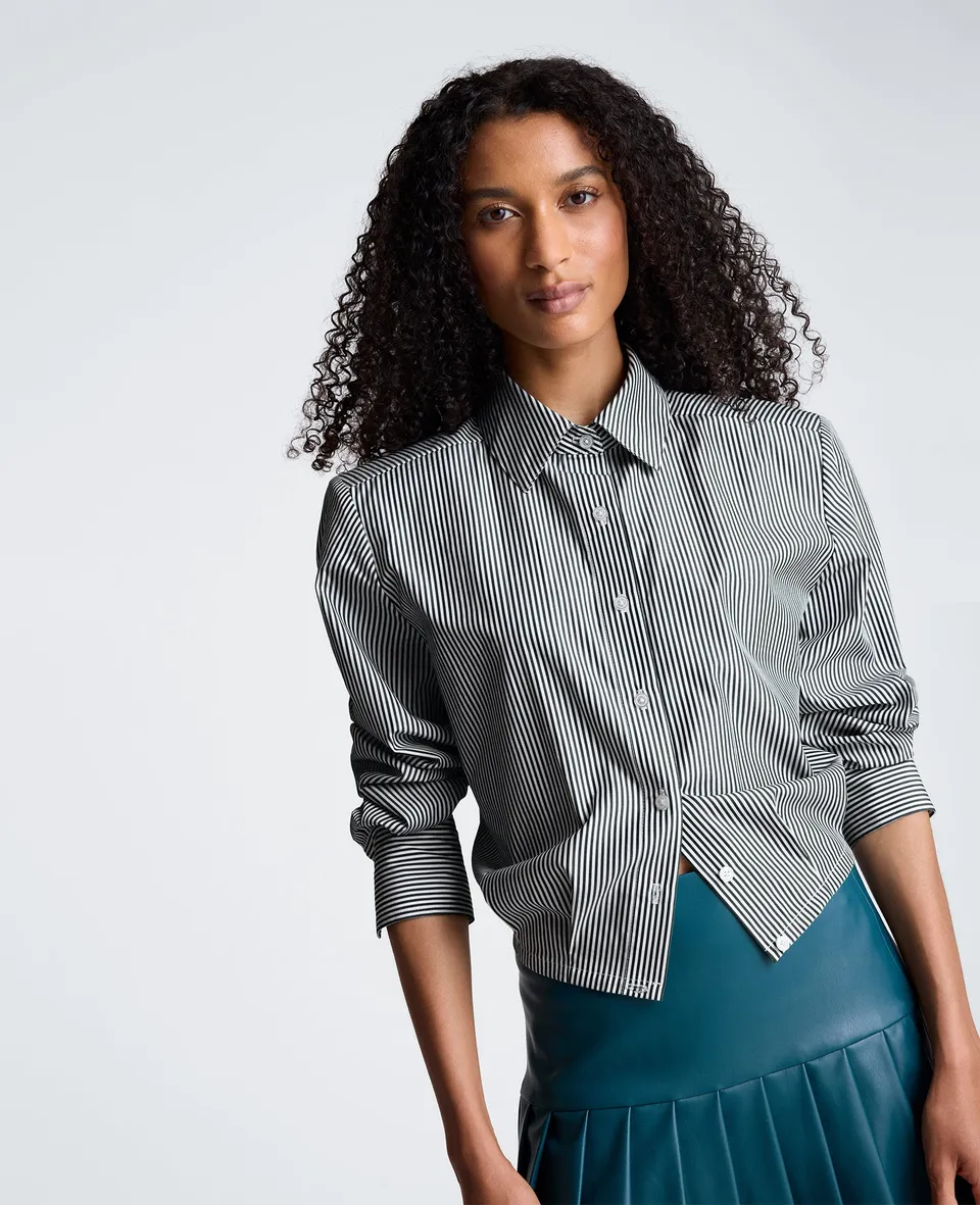Kenneth Cole Reaction Clothing Cropped Button Down Shirt with Shoulder Pads camicia cropped bianca spalline